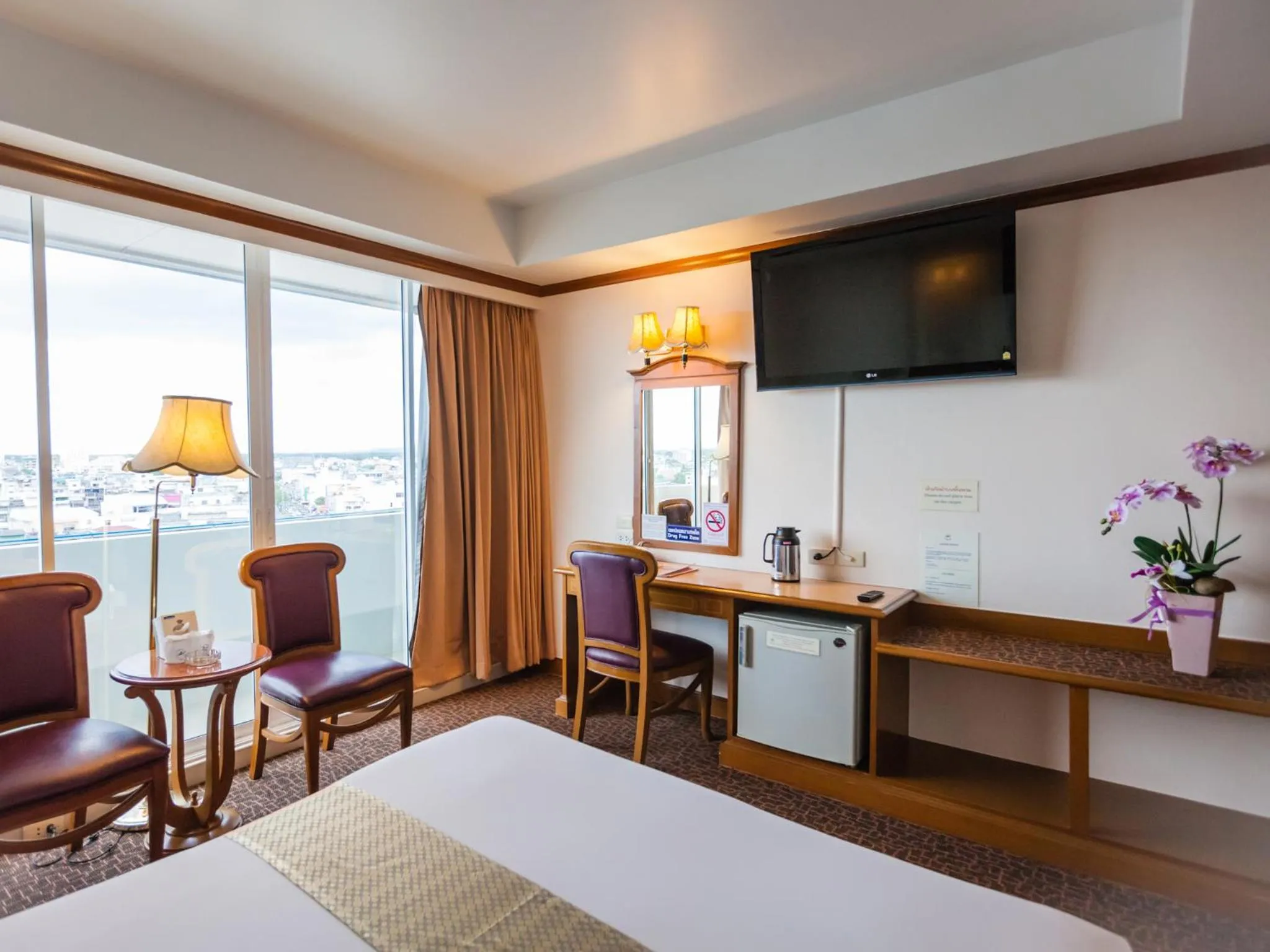 Bed in V.L. Hatyai Hotel