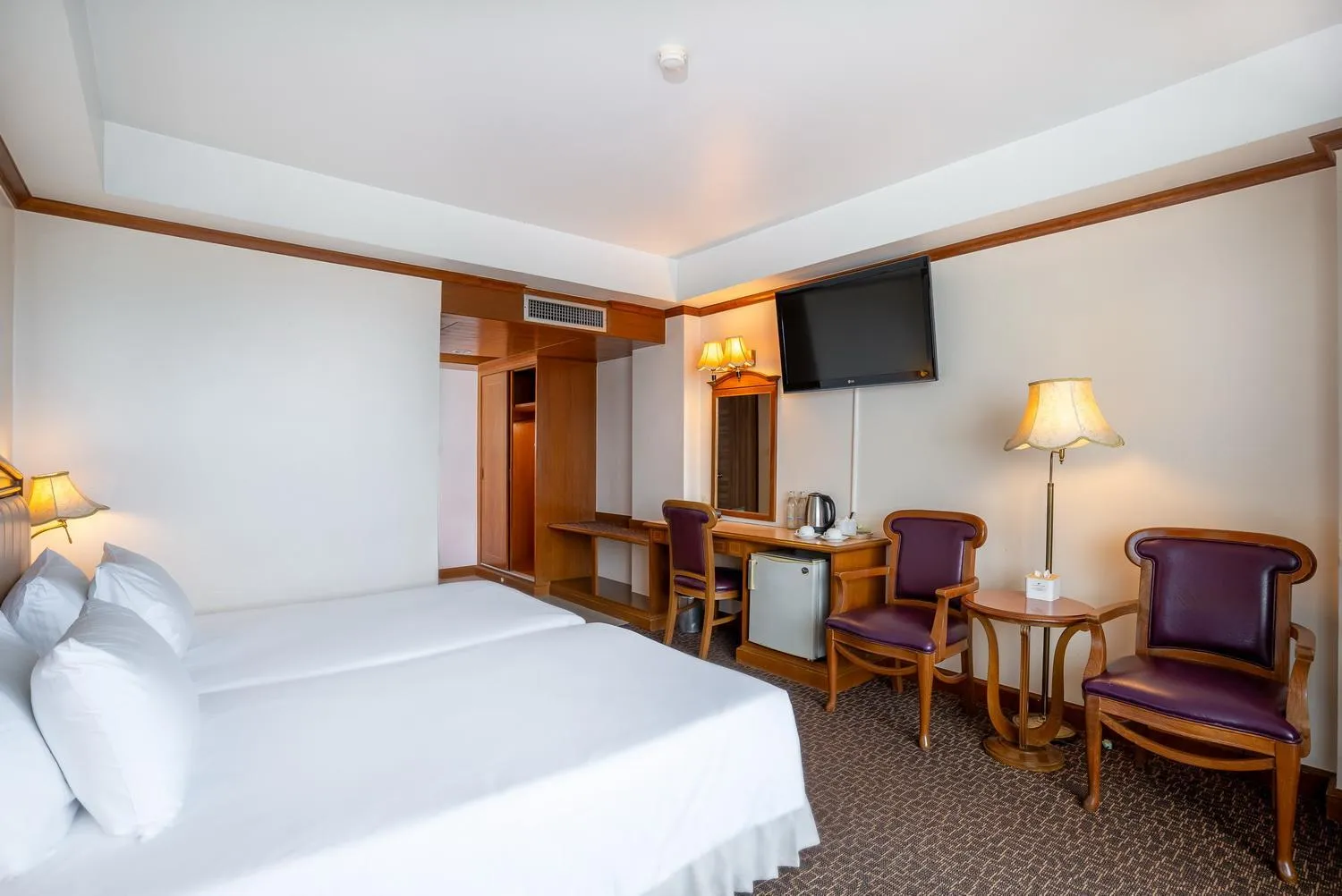 Bed in V.L. Hatyai Hotel