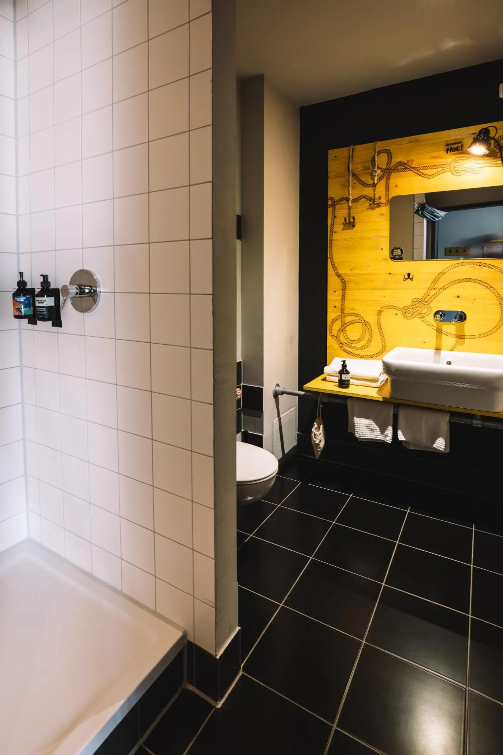 Shower in Superbude Hamburg St Pauli