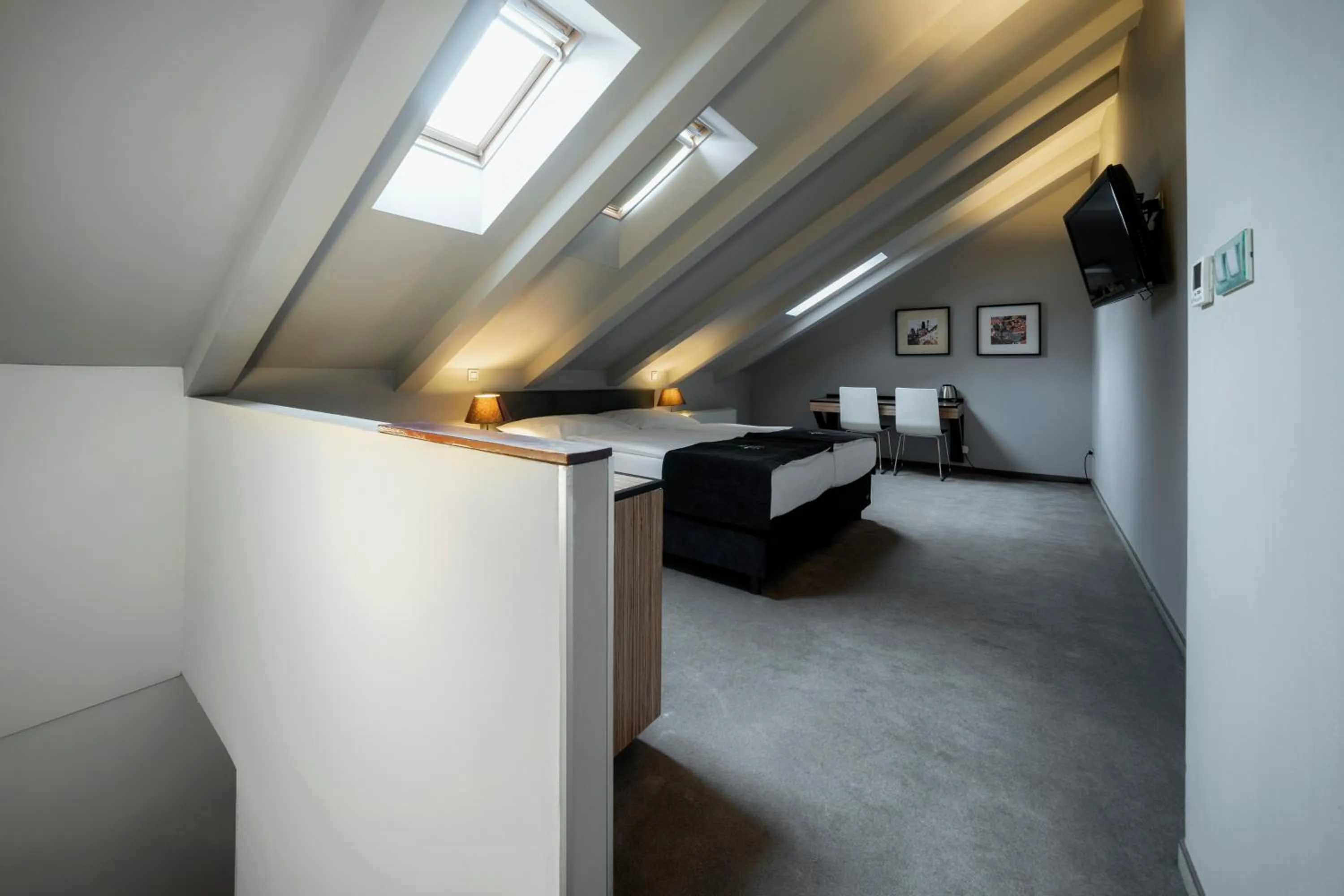 Photo of the whole room, Bed in Hotel NOIR