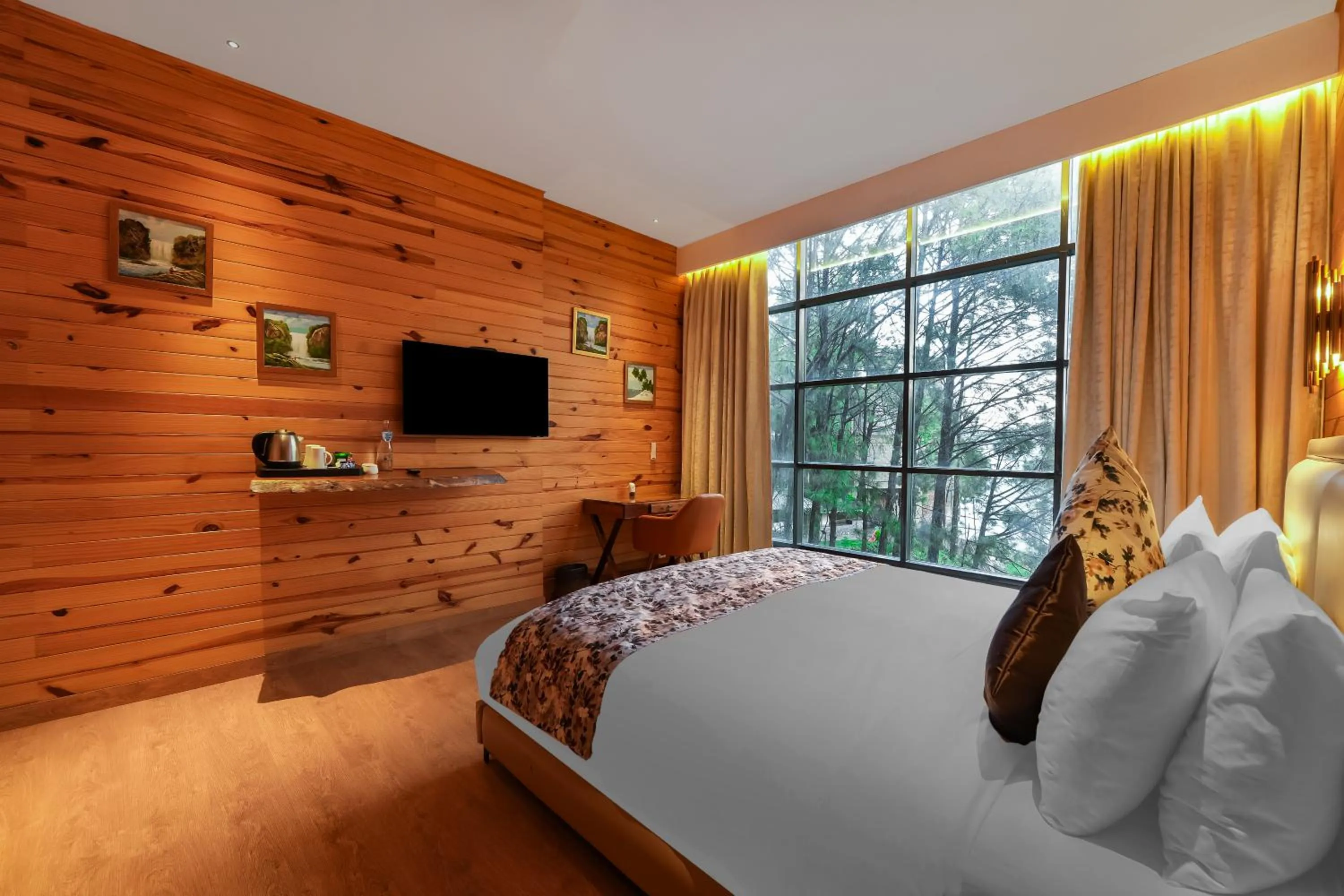 Bedroom, Bed in Kasauli Hills Resort