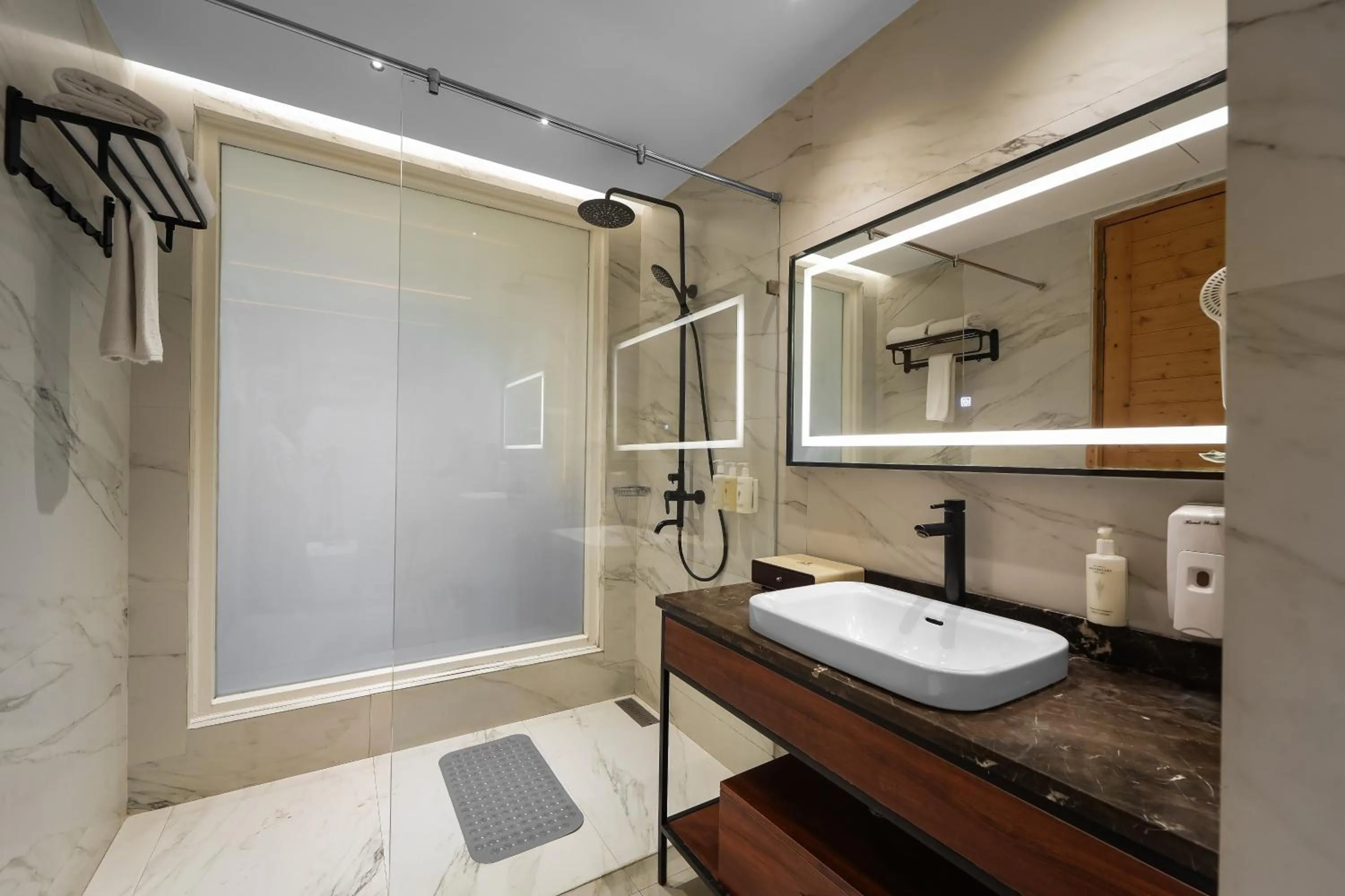 Bathroom in Kasauli Hills Resort