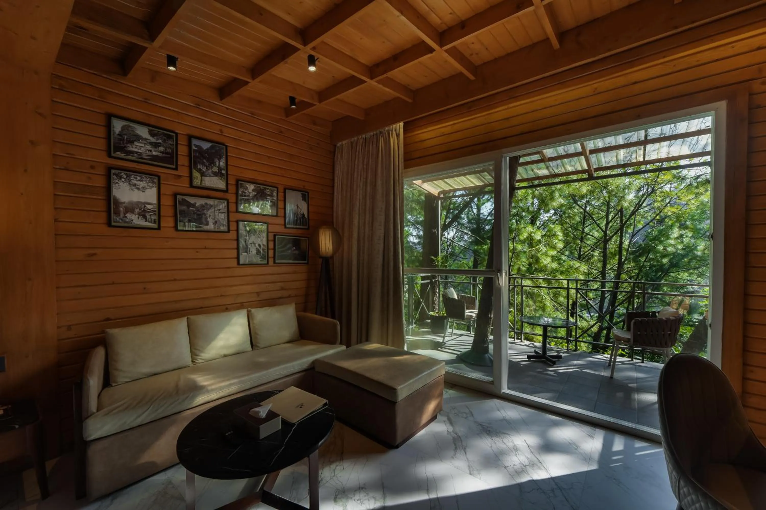 Bedroom in Kasauli Hills Resort