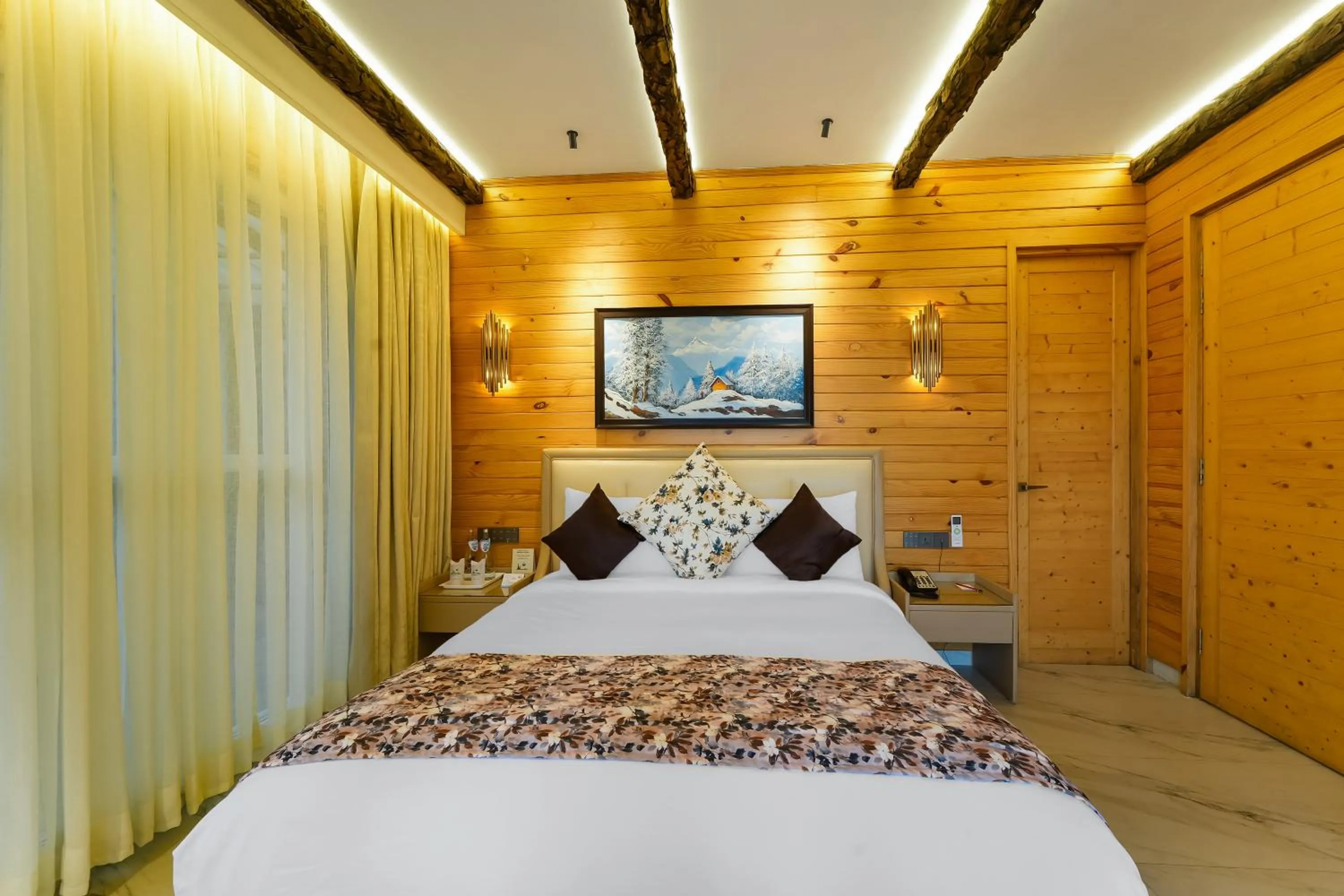 Bed in Kasauli Hills Resort