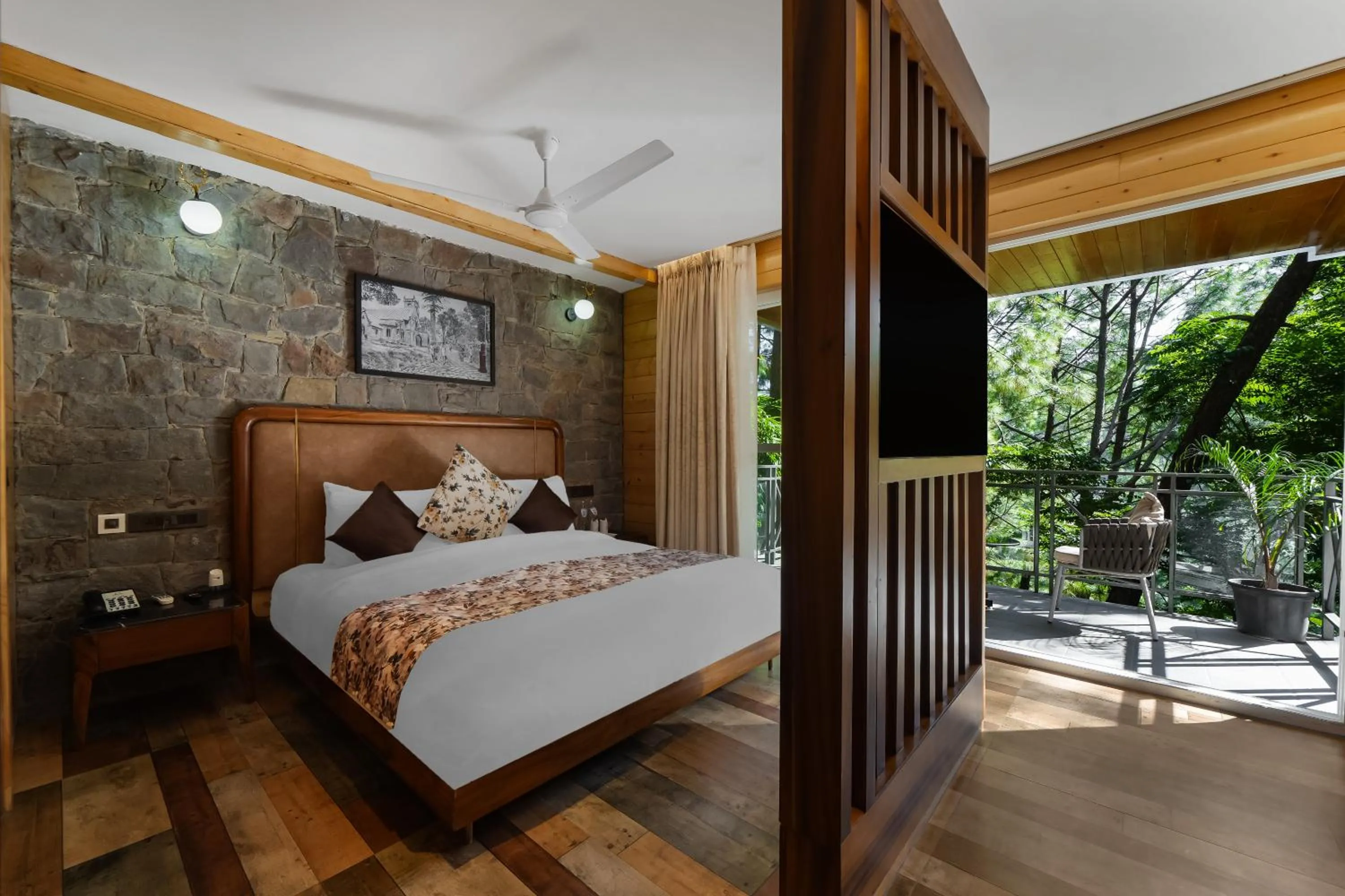 Bedroom, Bed in Kasauli Hills Resort