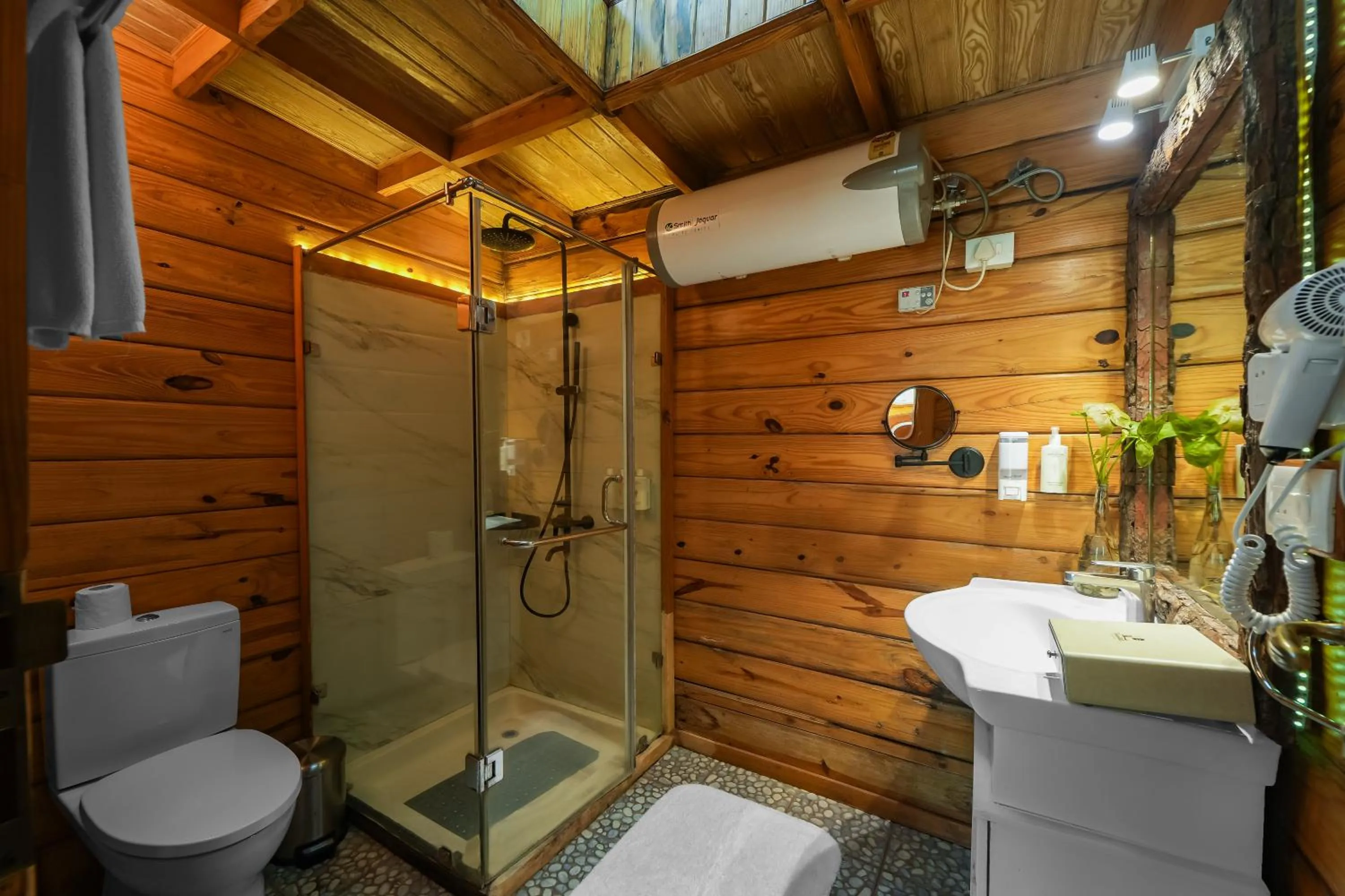 Bathroom in Kasauli Hills Resort