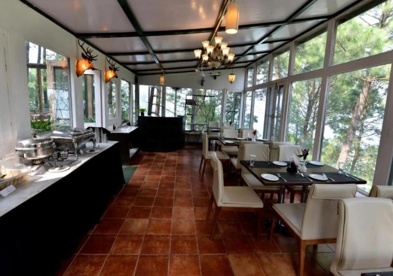 Restaurant/places to eat in Kasauli Hills Resort