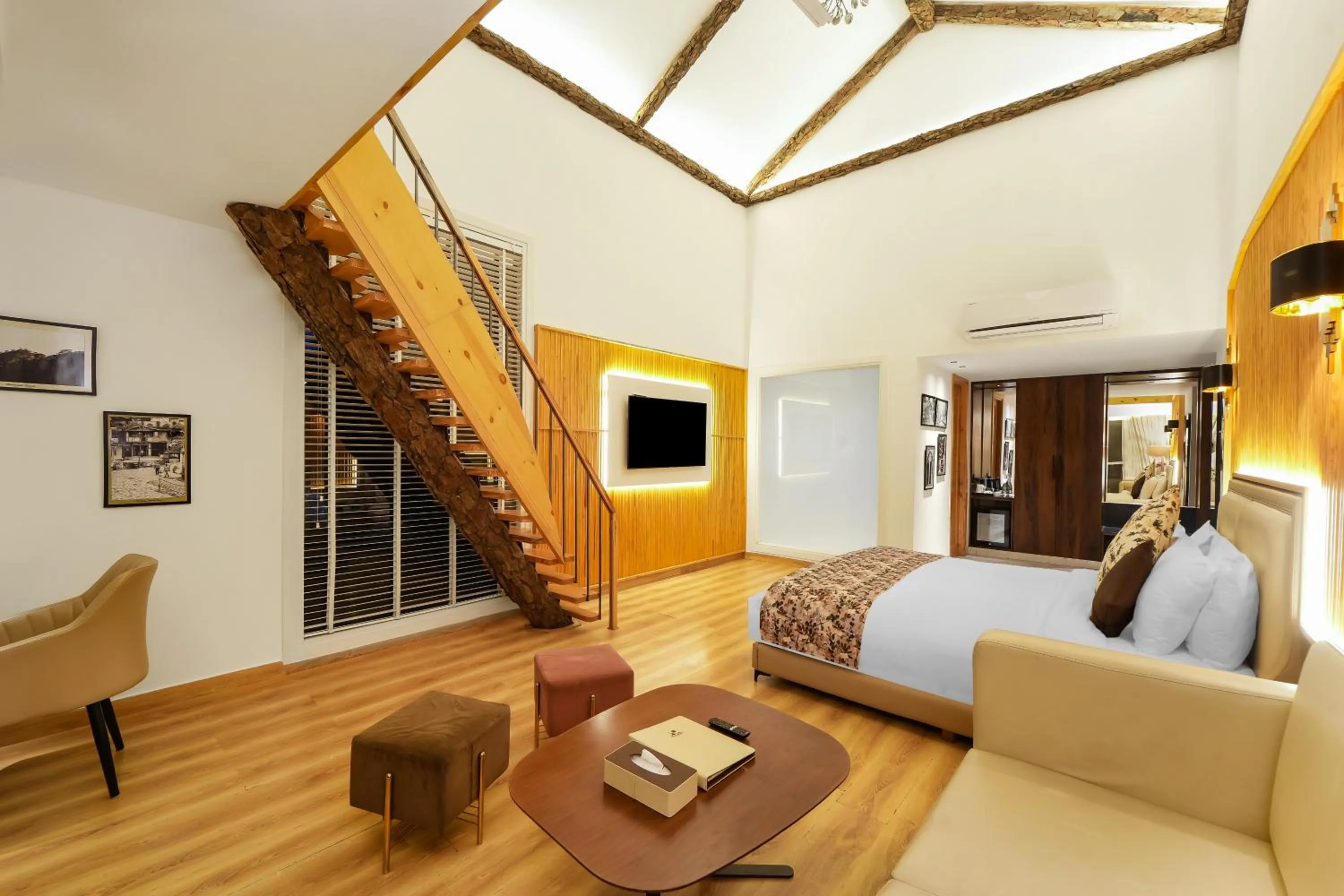 Bedroom in Kasauli Hills Resort