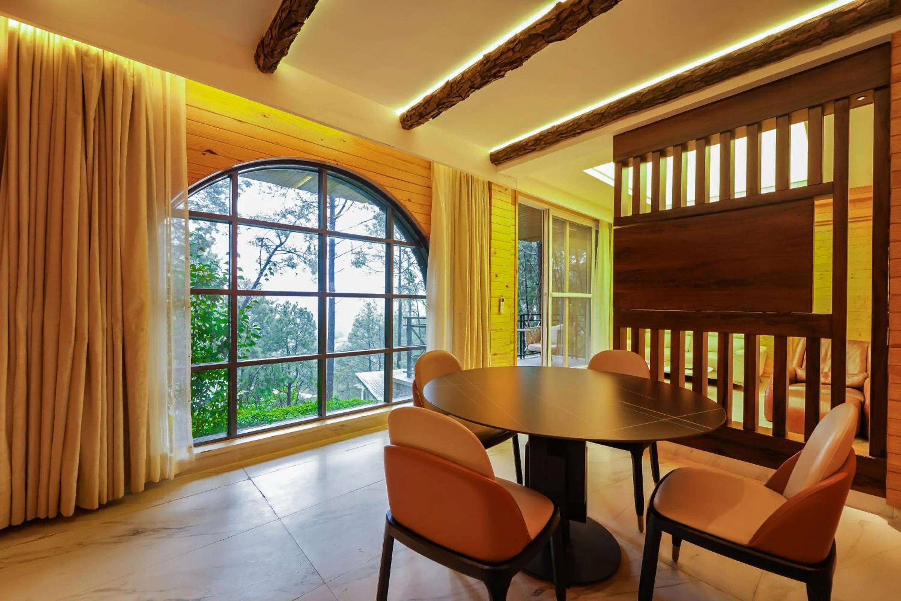 Dining area in Kasauli Hills Resort