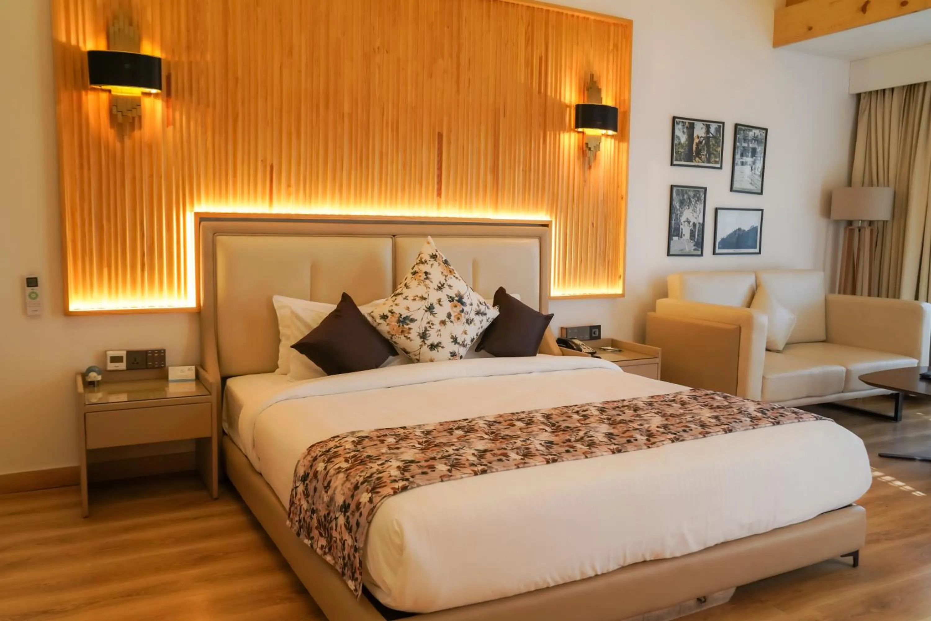 Bed in Kasauli Hills Resort