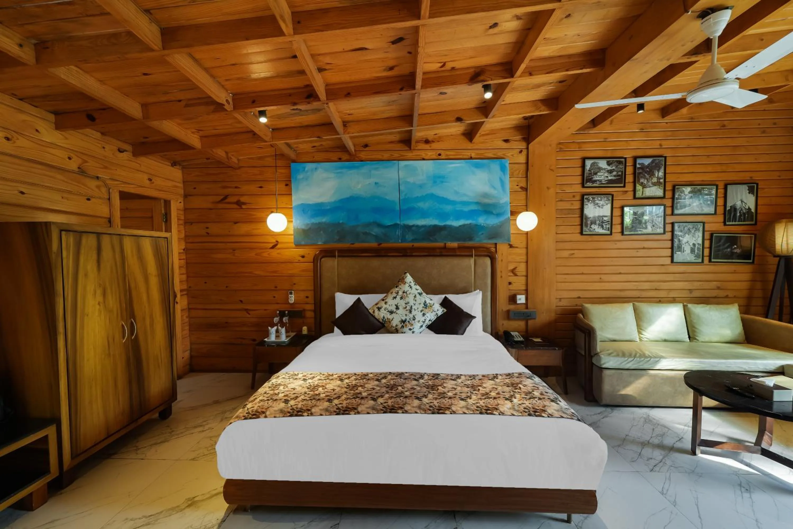 Bedroom, Bed in Kasauli Hills Resort