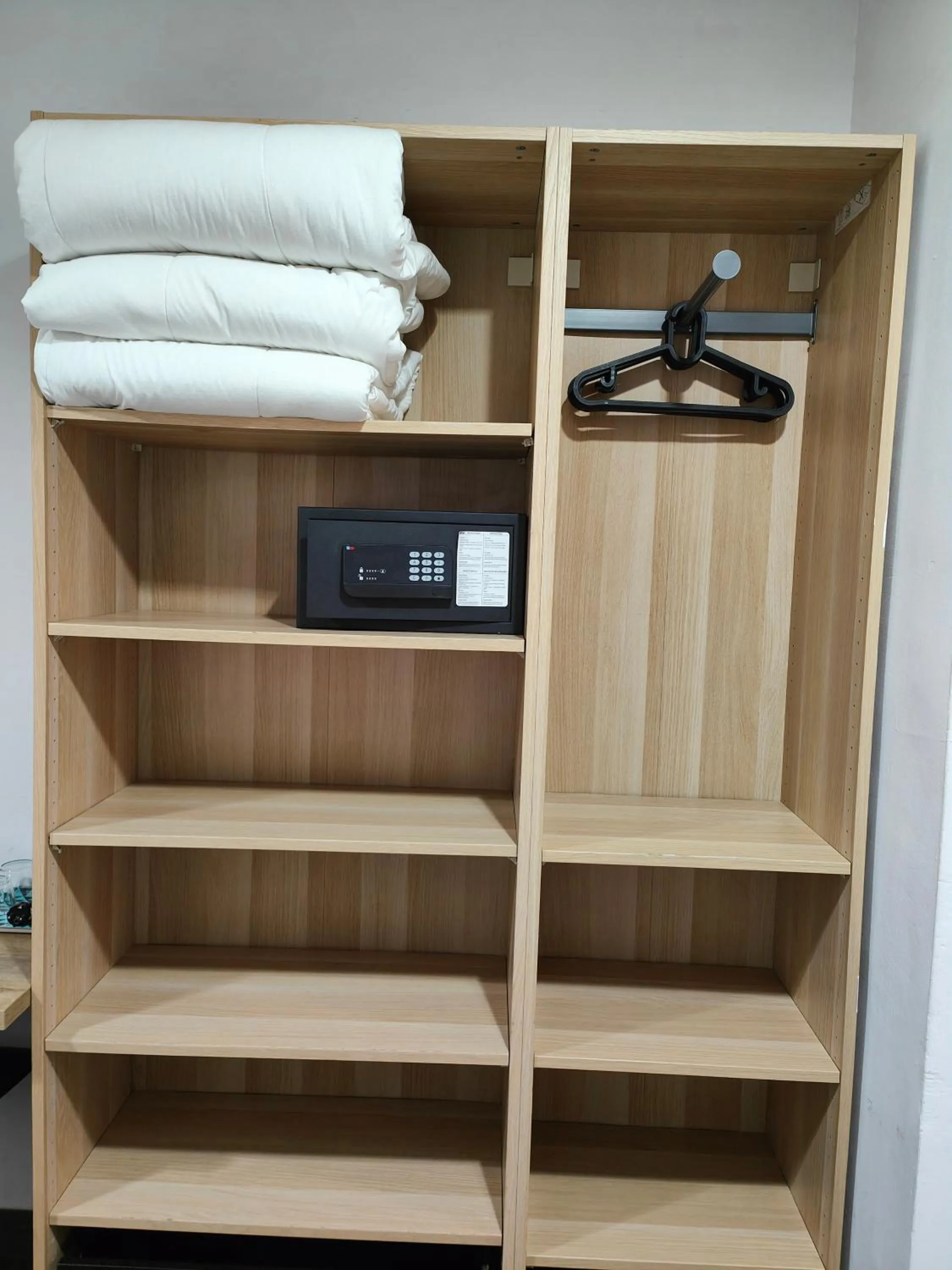 safe in Hostal Levante Barcelona