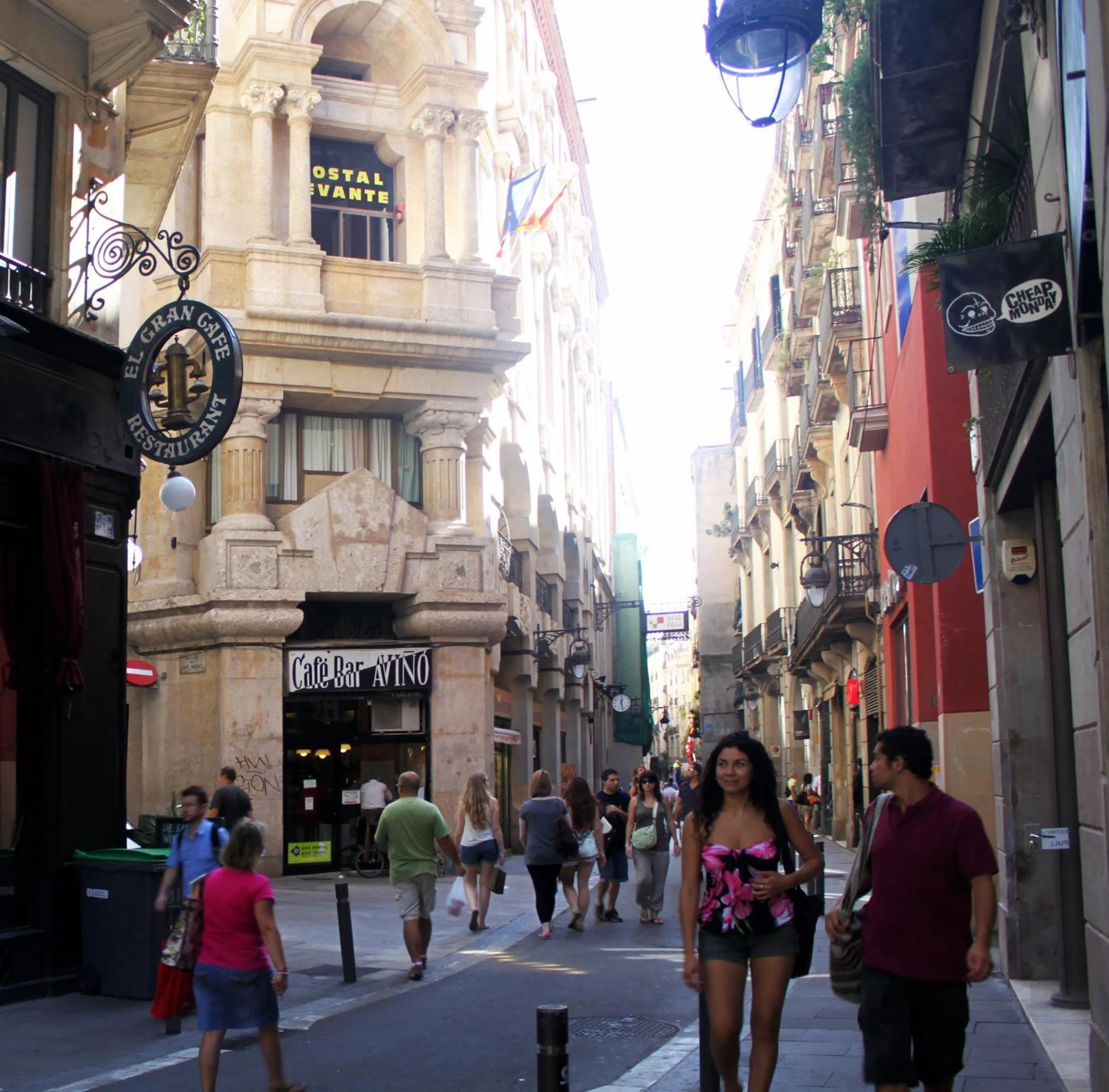 Area and facilities in Hostal Levante Barcelona