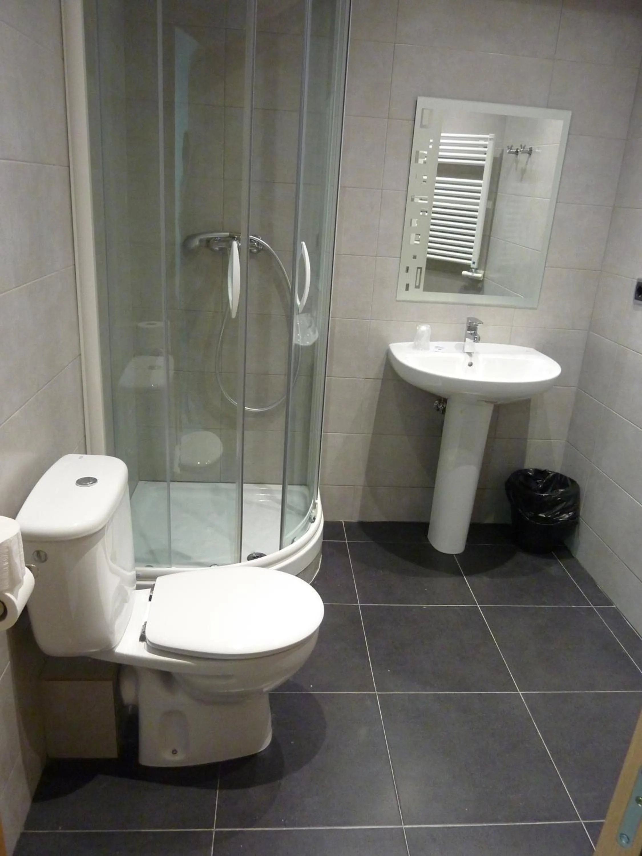 Bathroom in Hostal Levante Barcelona