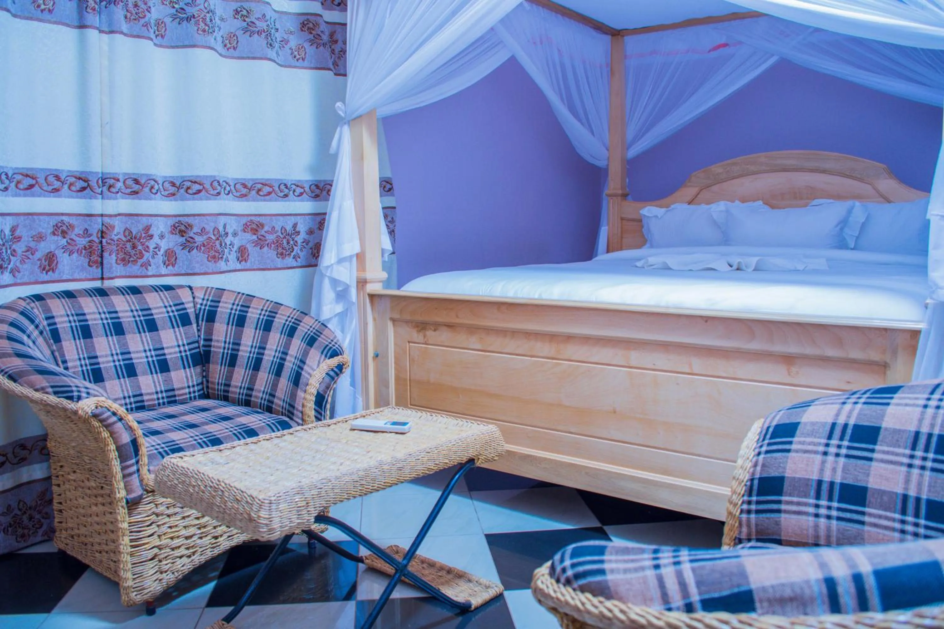 Living room in Mzunguu Safari Lodge