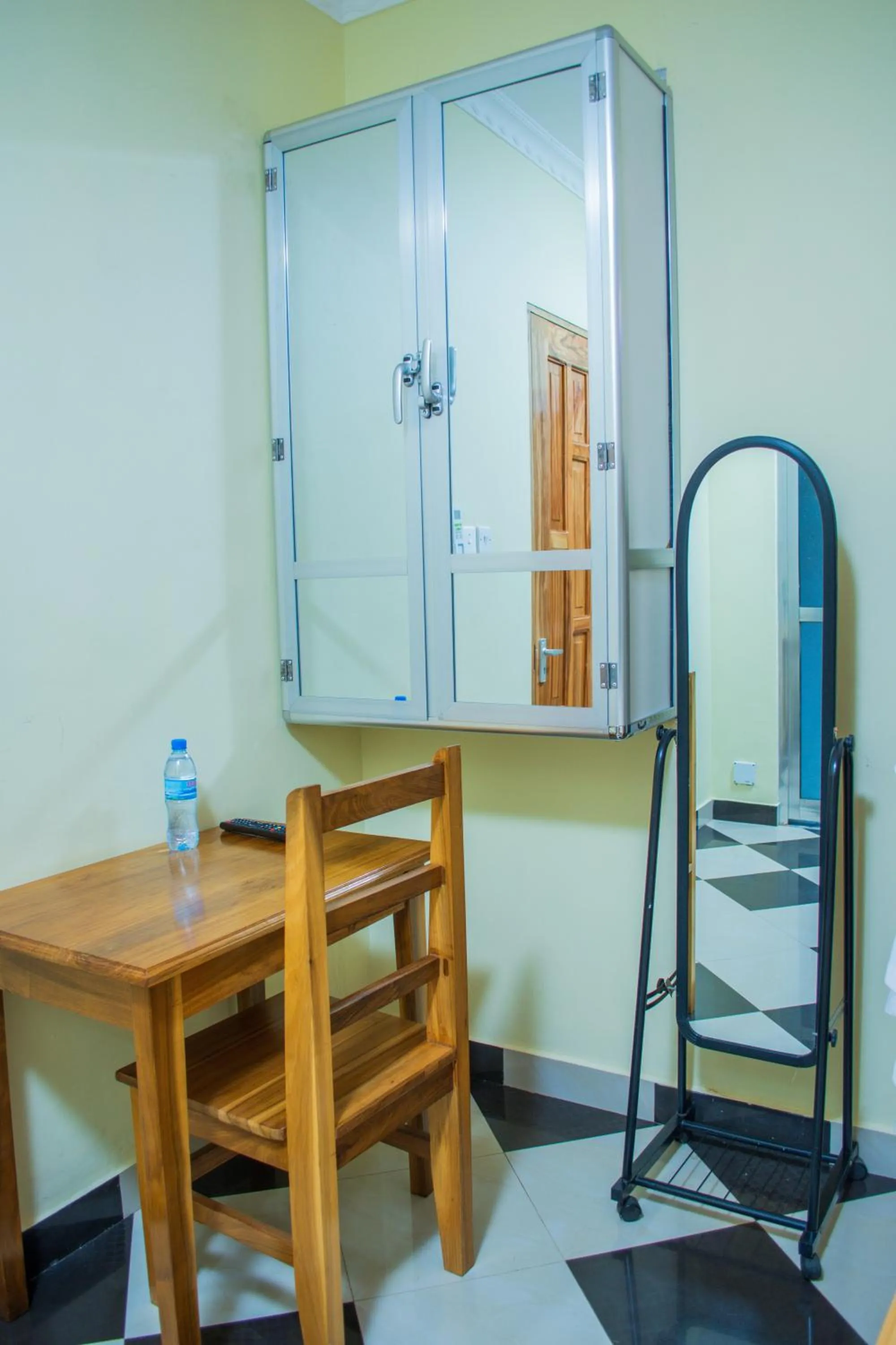 room service in Mzunguu Safari Lodge