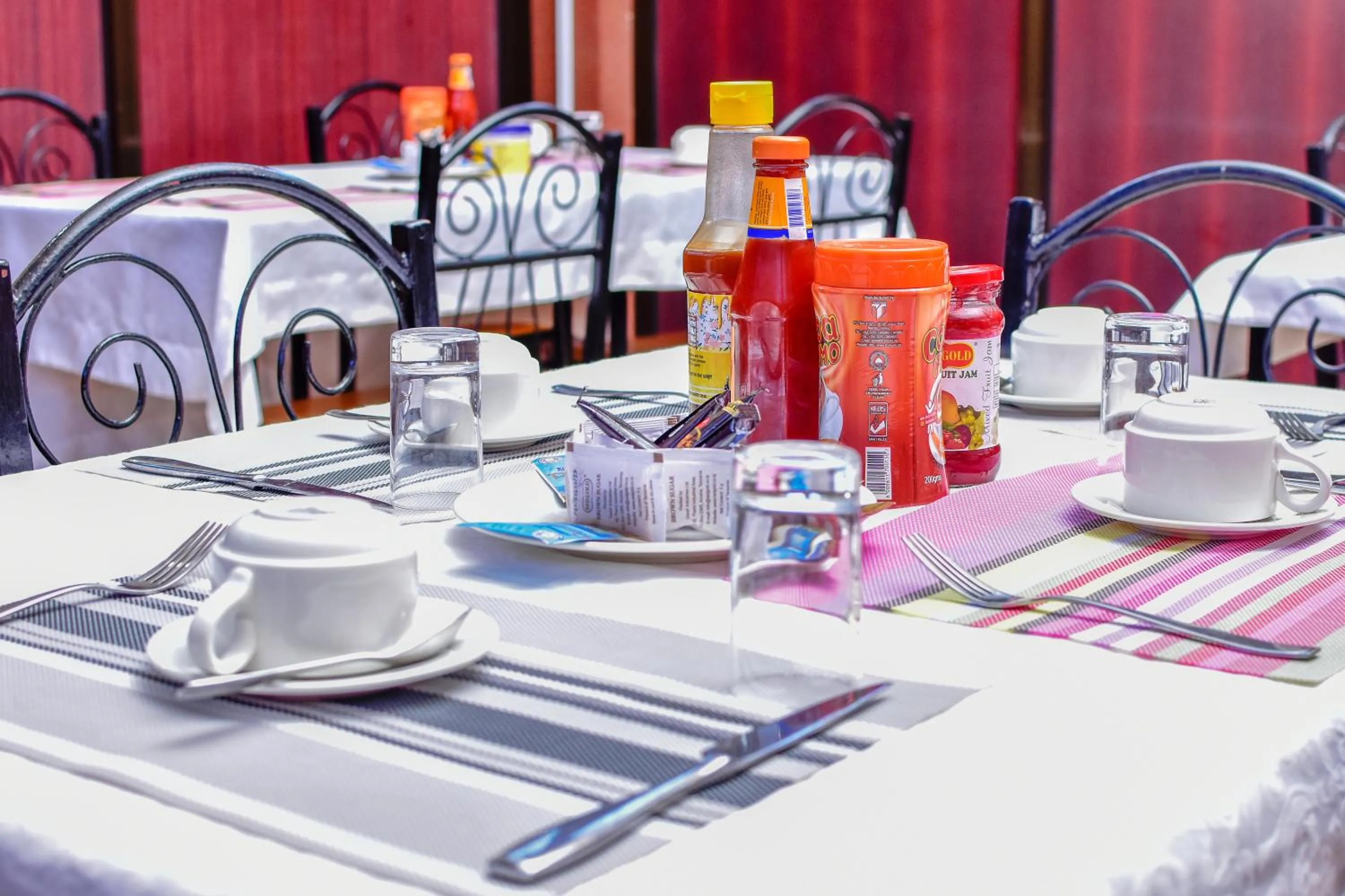 Restaurant/places to eat in Mzunguu Safari Lodge