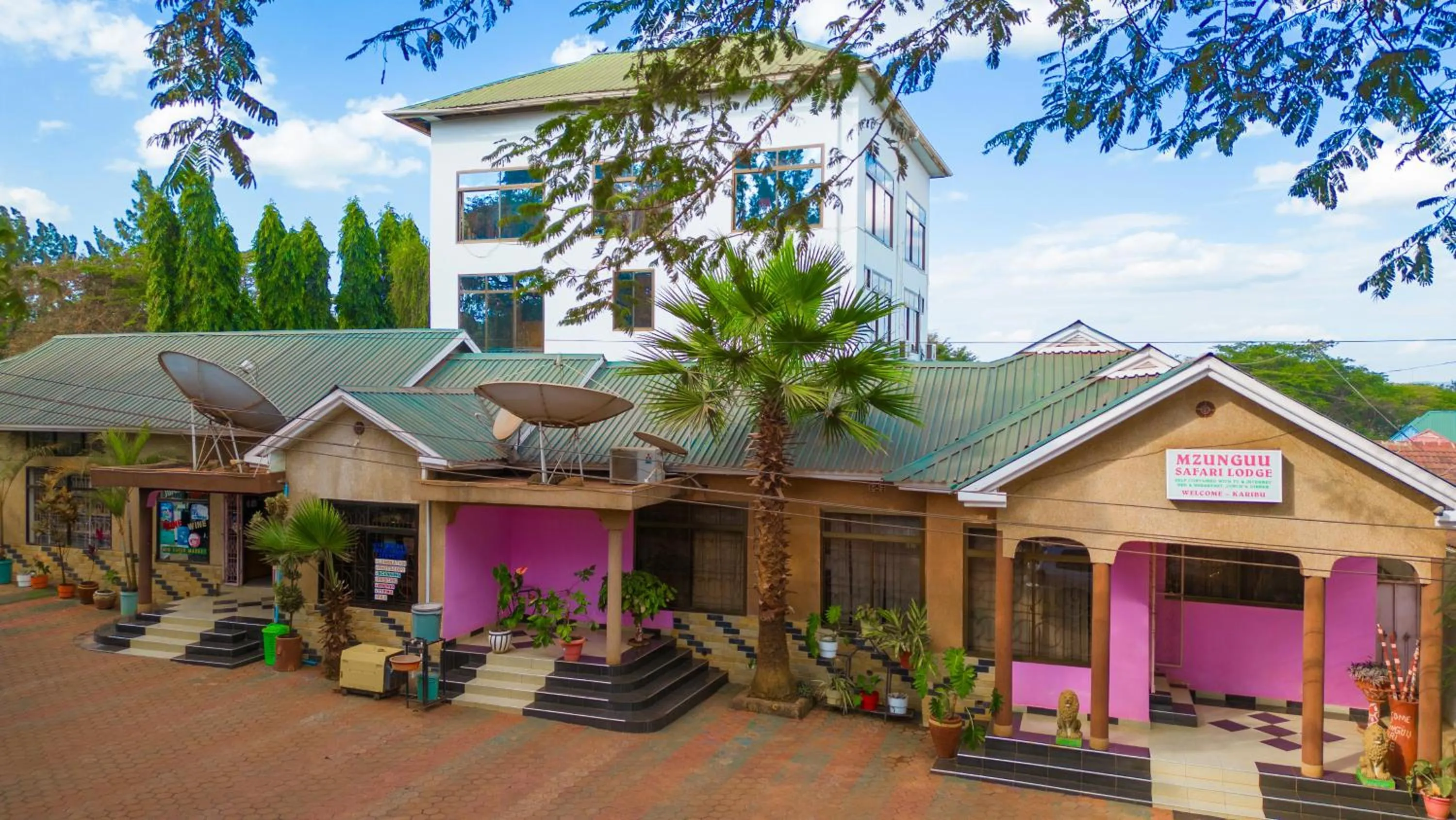 Property building in Mzunguu Safari Lodge