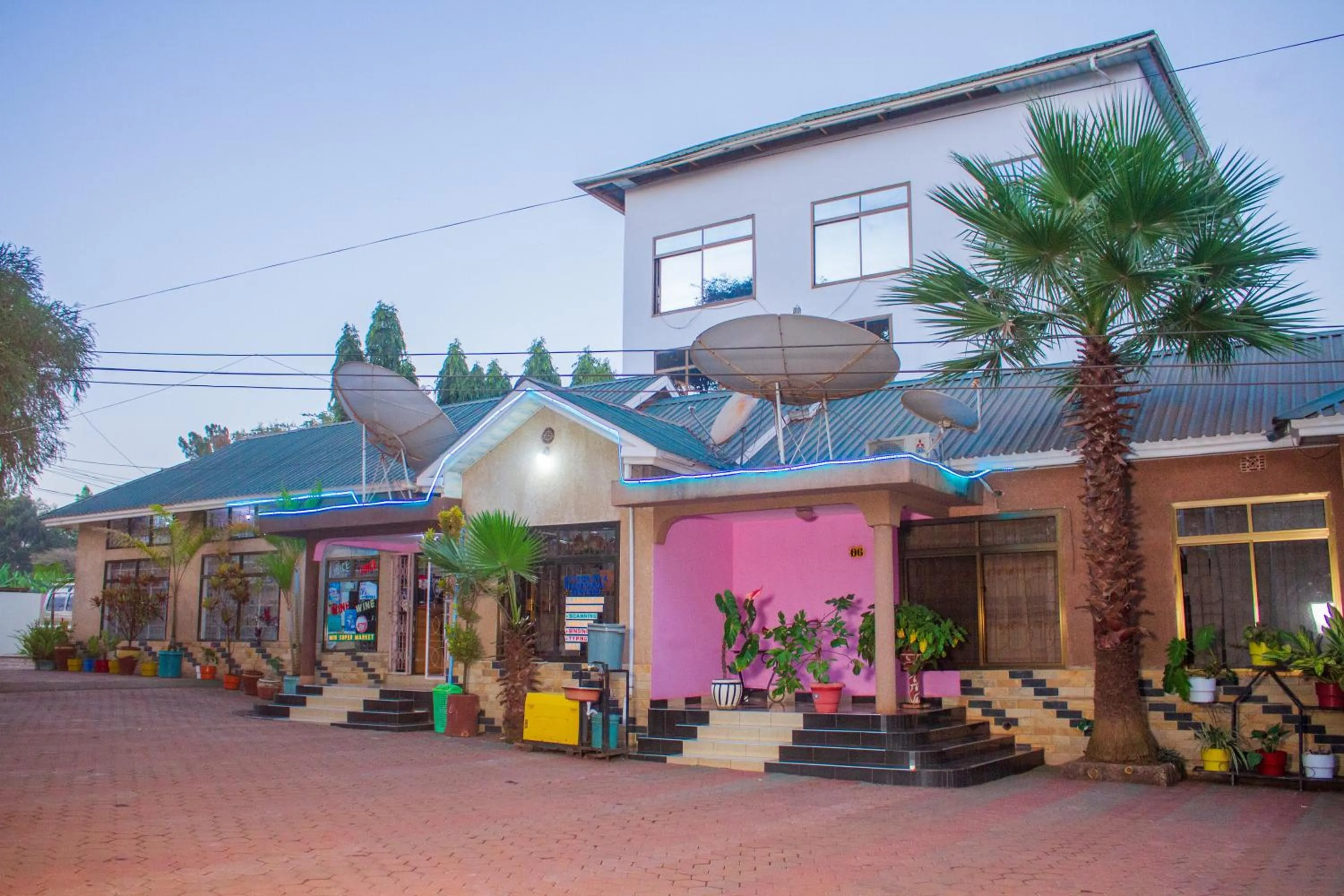 Property building in Mzunguu Safari Lodge