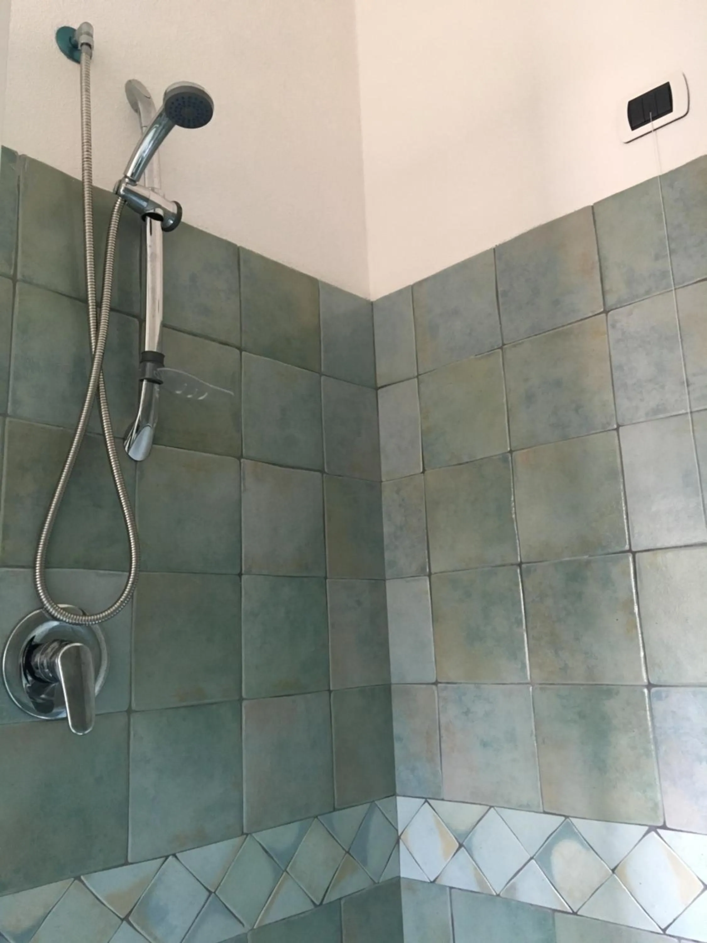 Shower in Hotel Sorgente