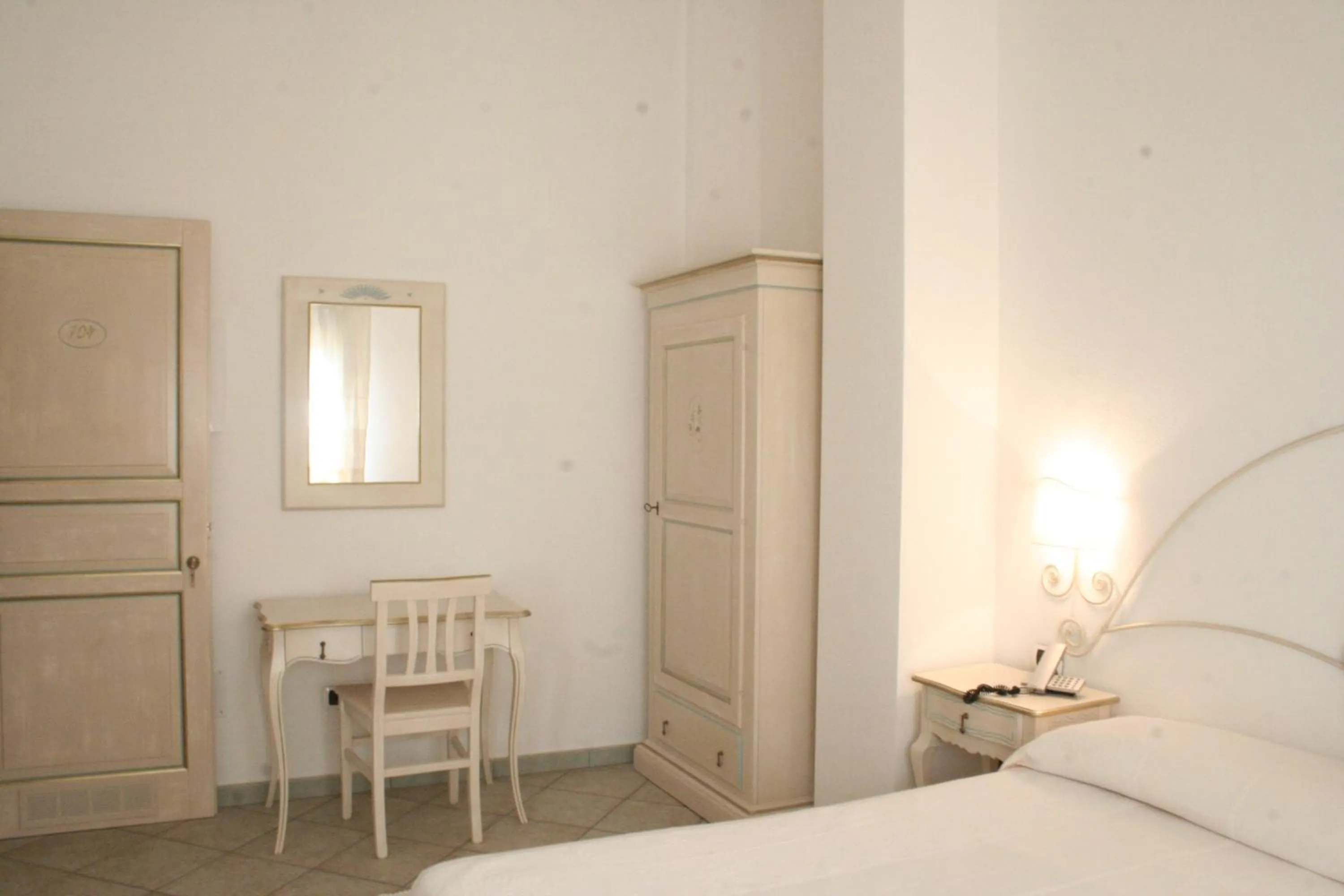 Bedroom, Bed in Hotel Sorgente