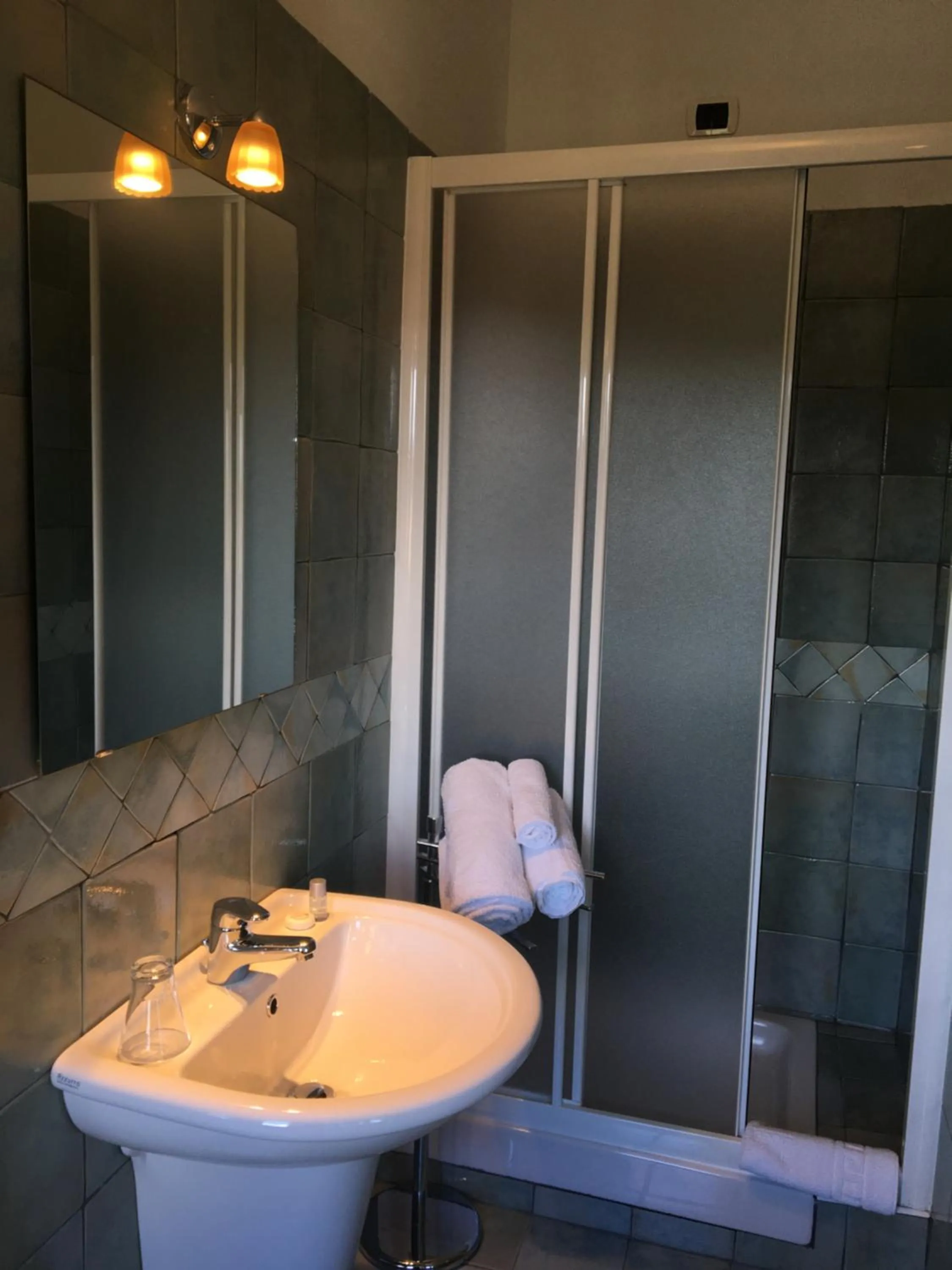 Shower in Hotel Sorgente