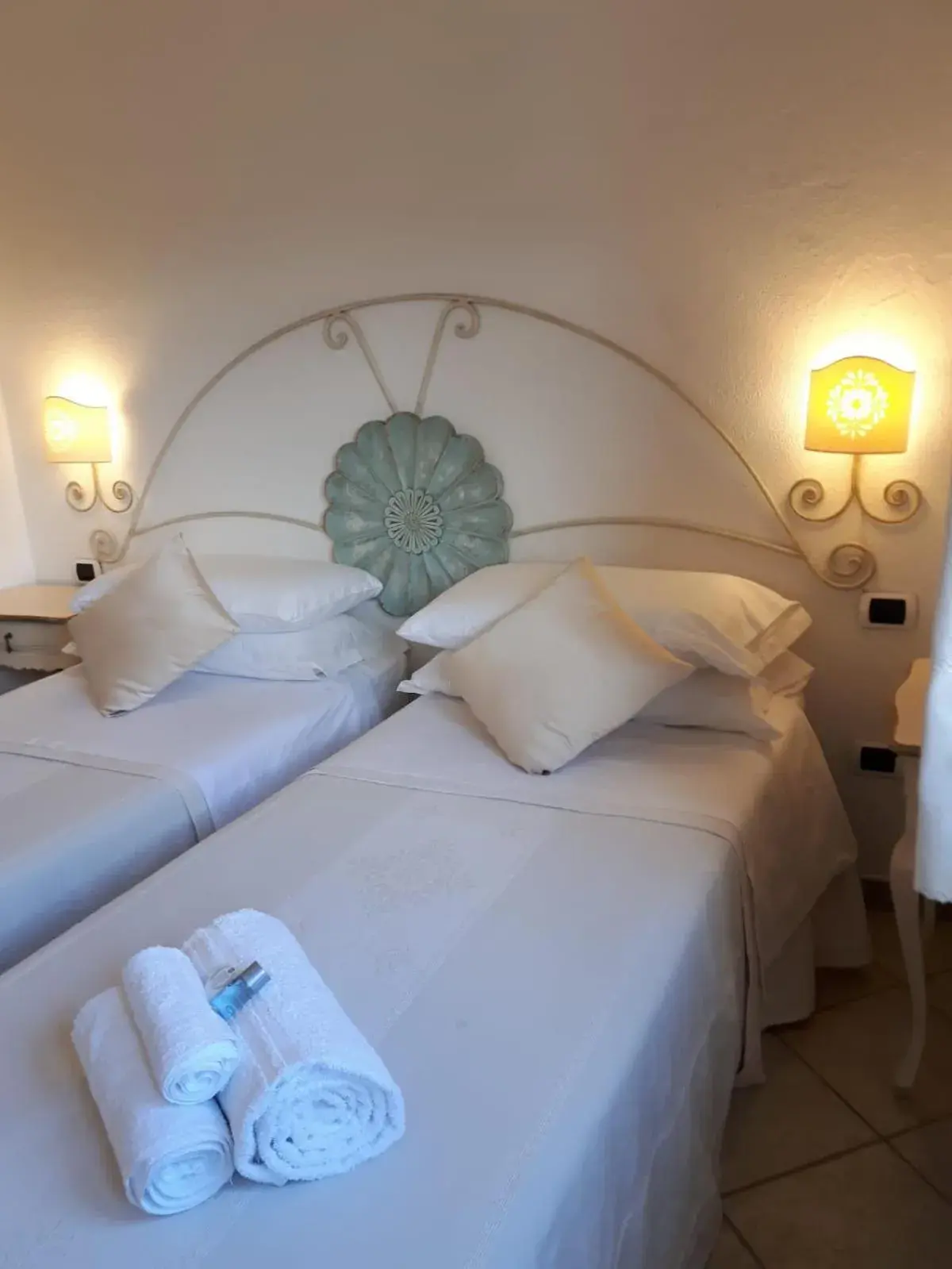 Single Room with Mountain View in Hotel Sorgente Single Room with Mountain View in Hotel Sorgente