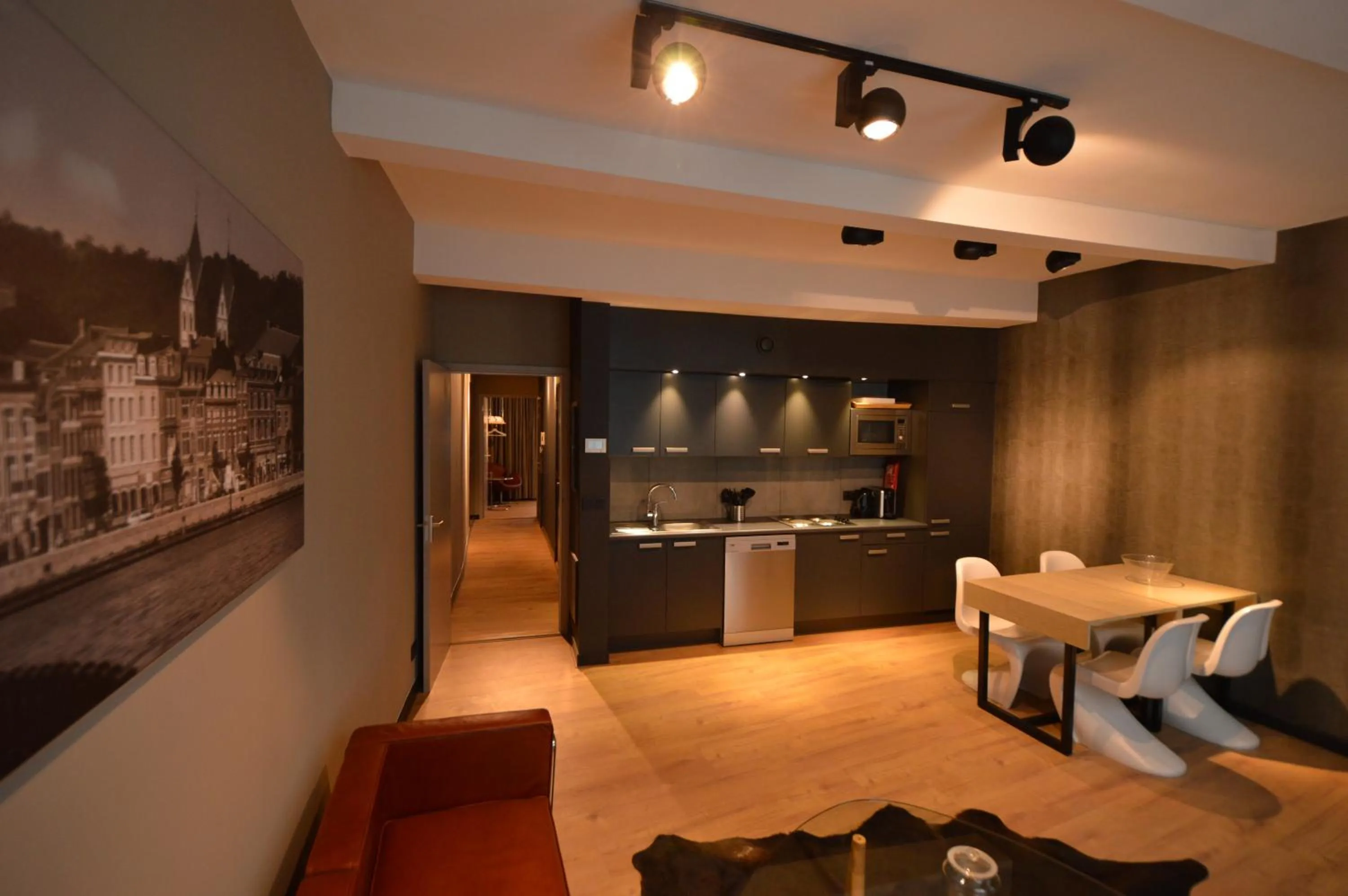 Dining area in Amosa Liège City Centre Apart Donceel 6