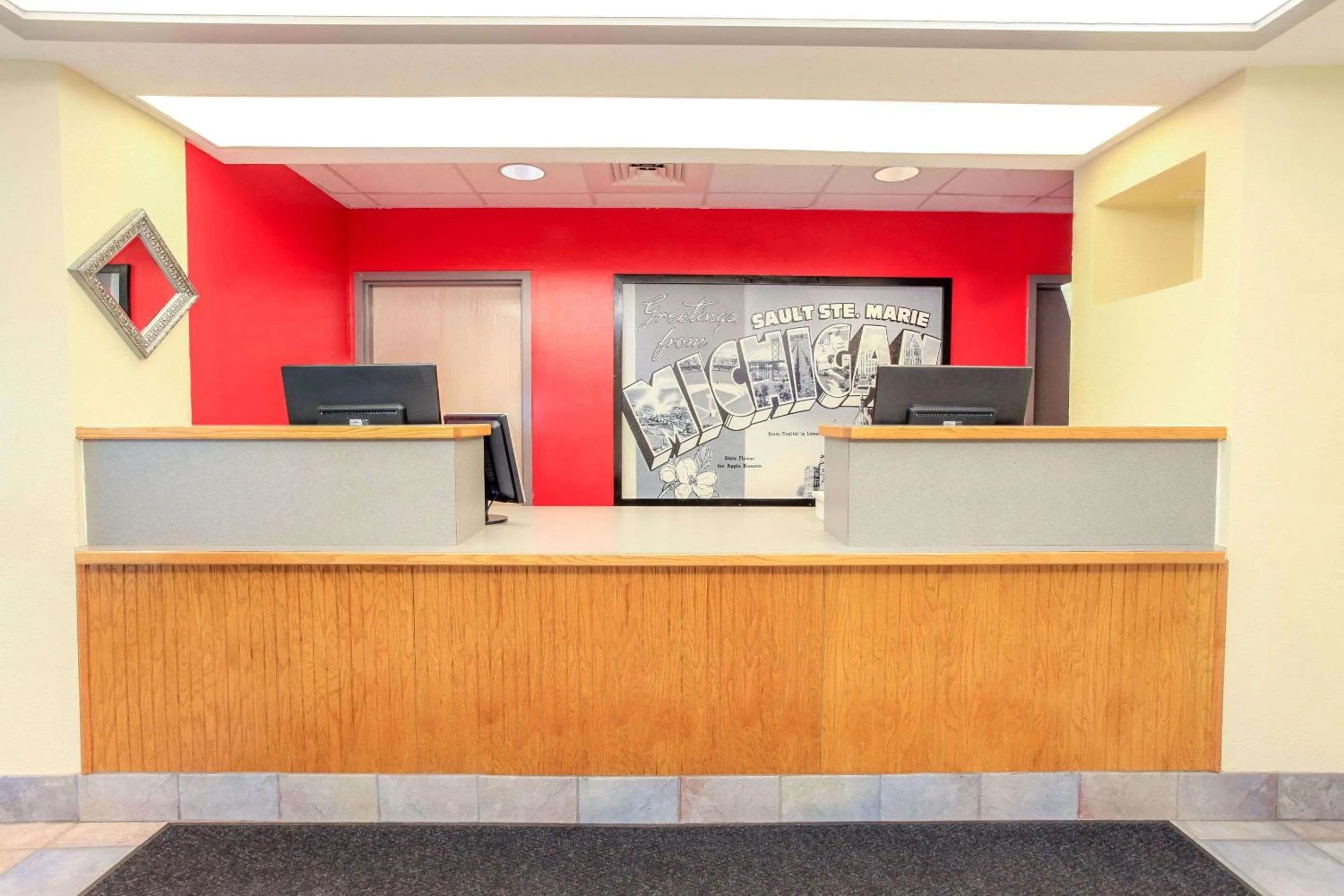 Lobby or reception in Super 8 by Wyndham Sault Ste. Marie