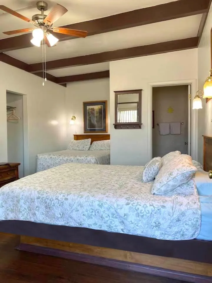 Bed in Dawson House Lodge