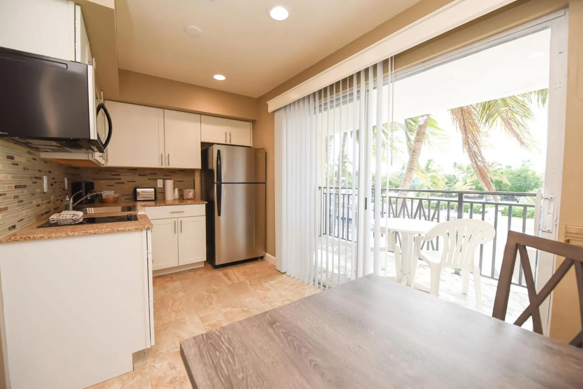 Kitchen or kitchenette in Waterside Suites and Marina