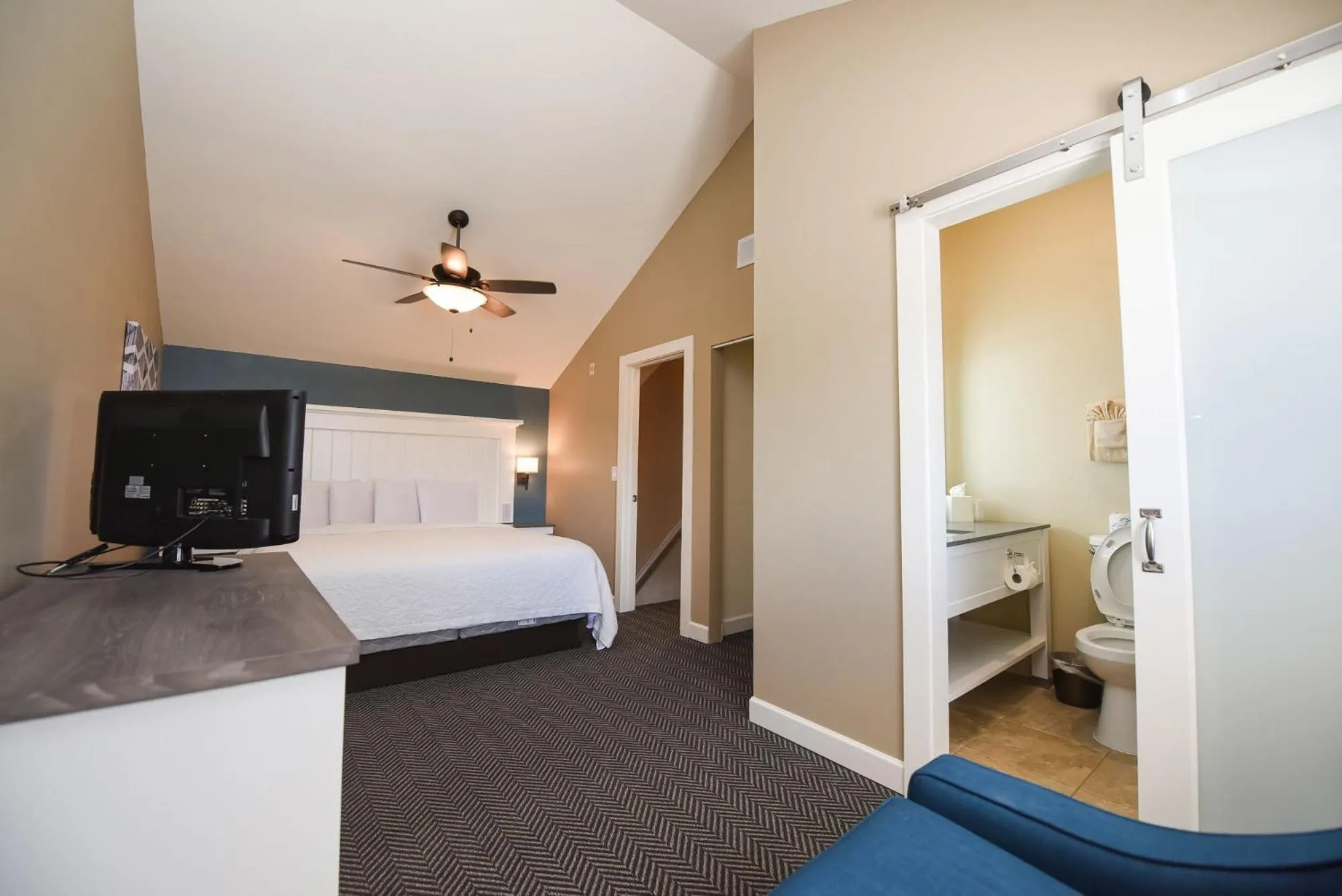 Bed in Waterside Suites and Marina