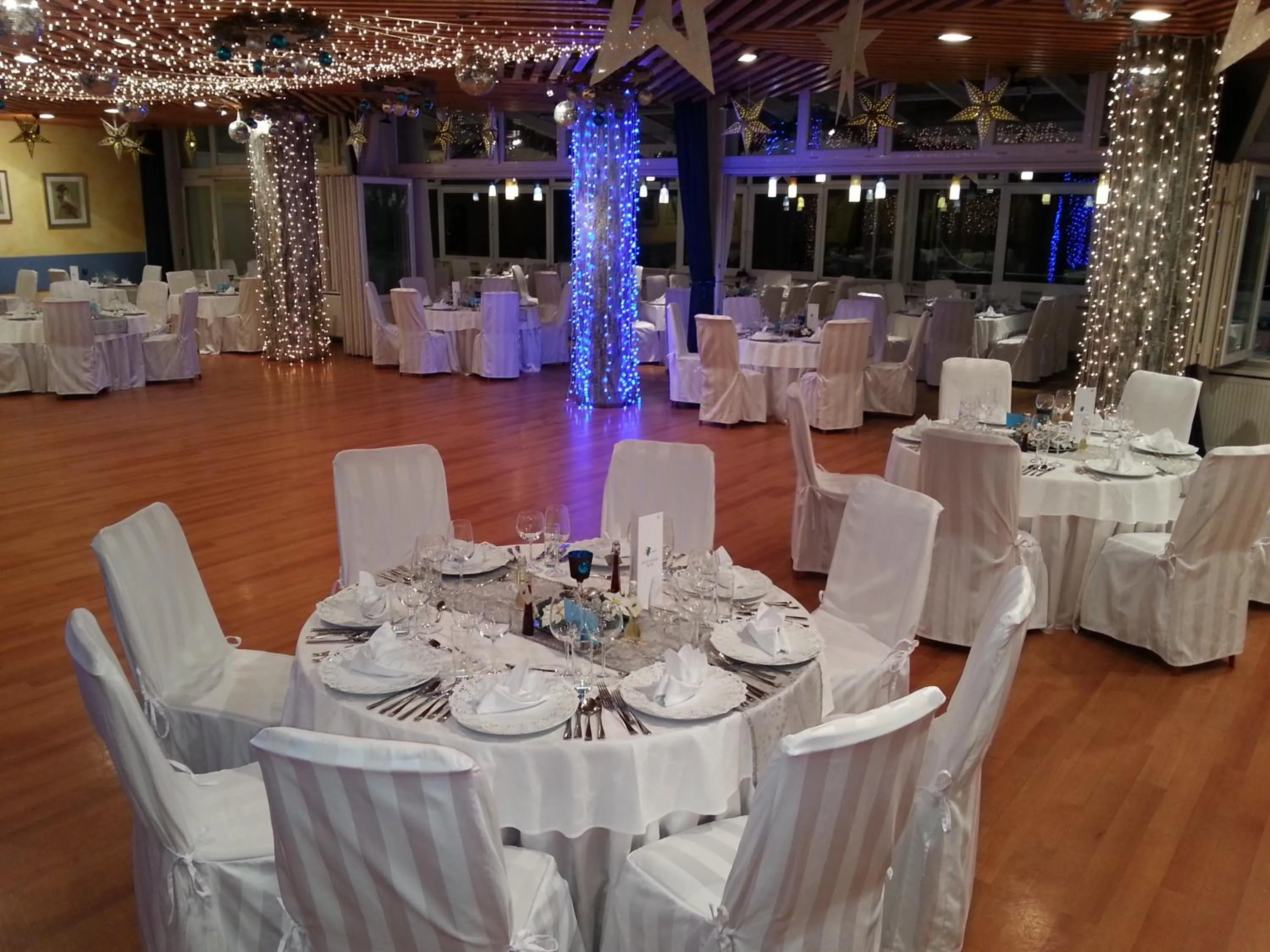 Restaurant/places to eat in Hotel Bellevue