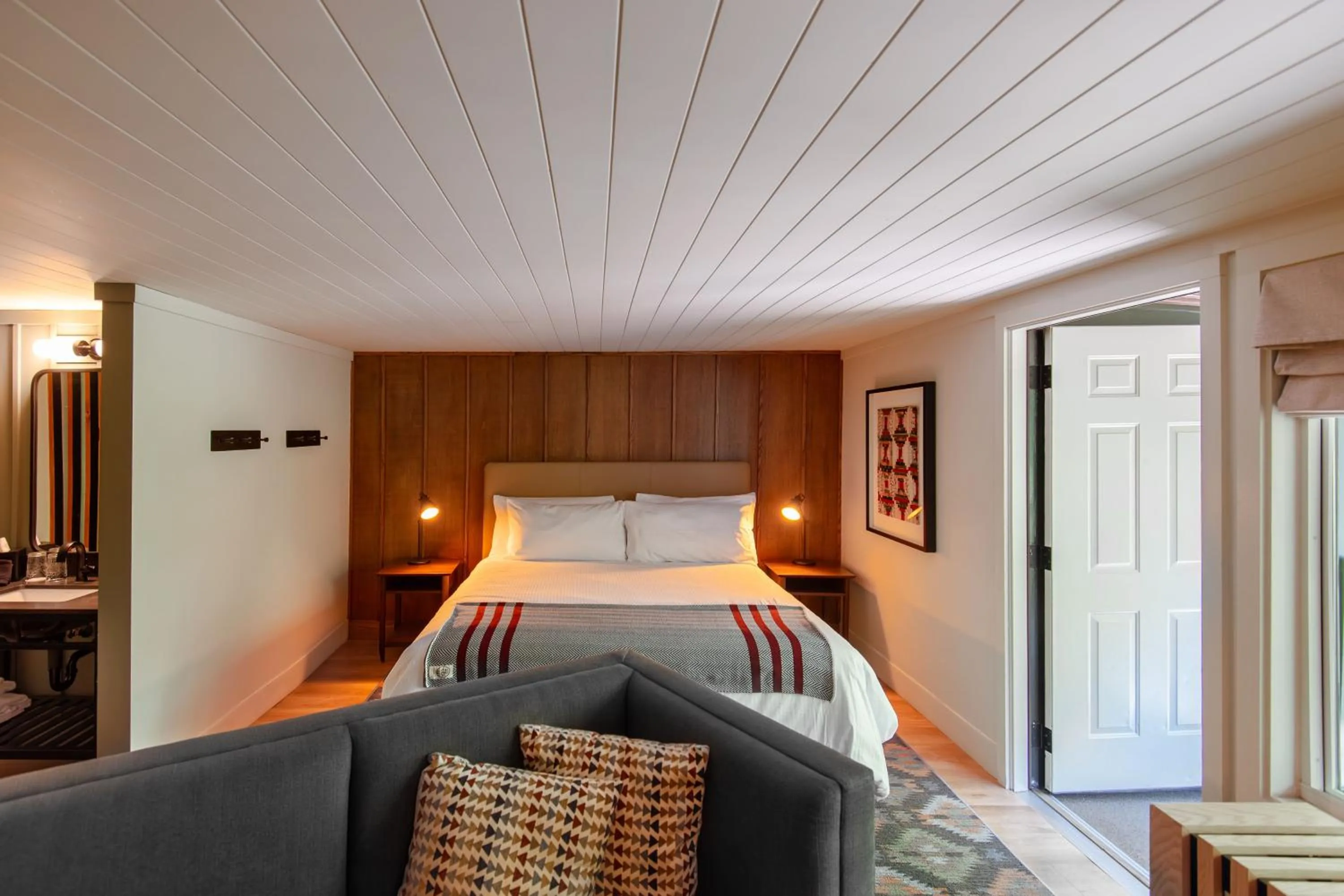 Bedroom, Bed in Historic Rocky Waters Inn, A Small Luxury Hotel