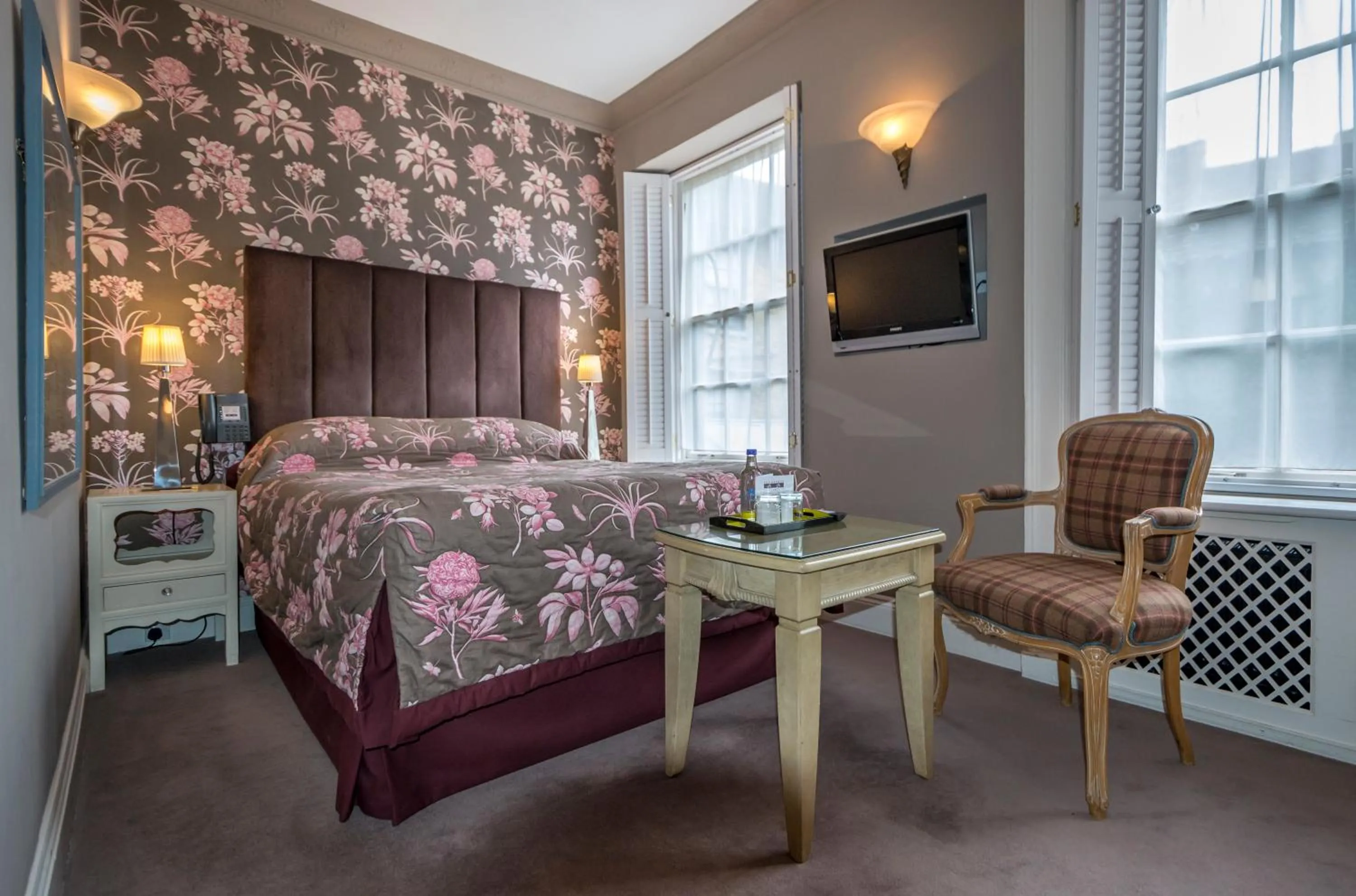 Bed in The George Hotel of Stamford