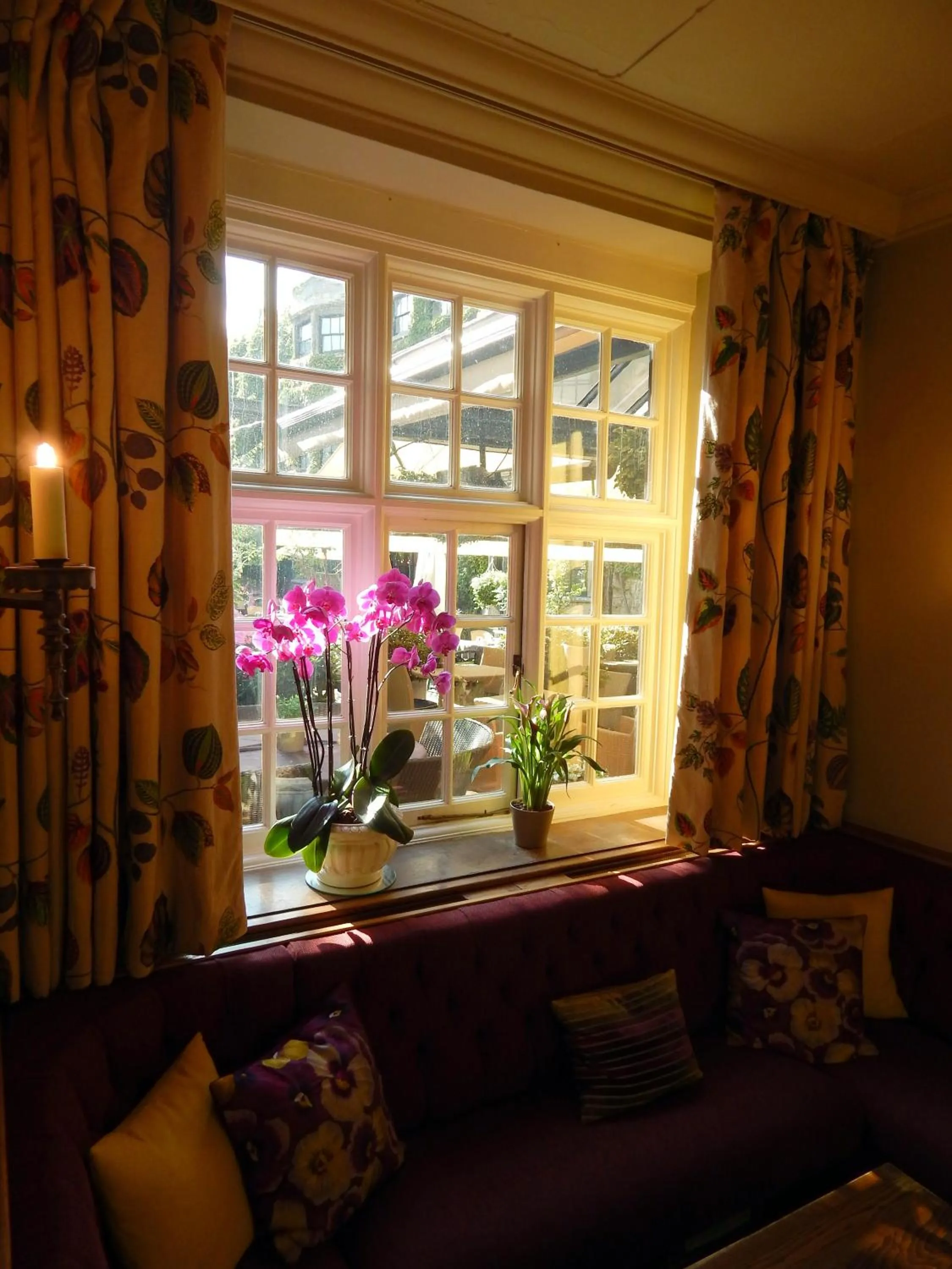 Seating area in The George Hotel of Stamford