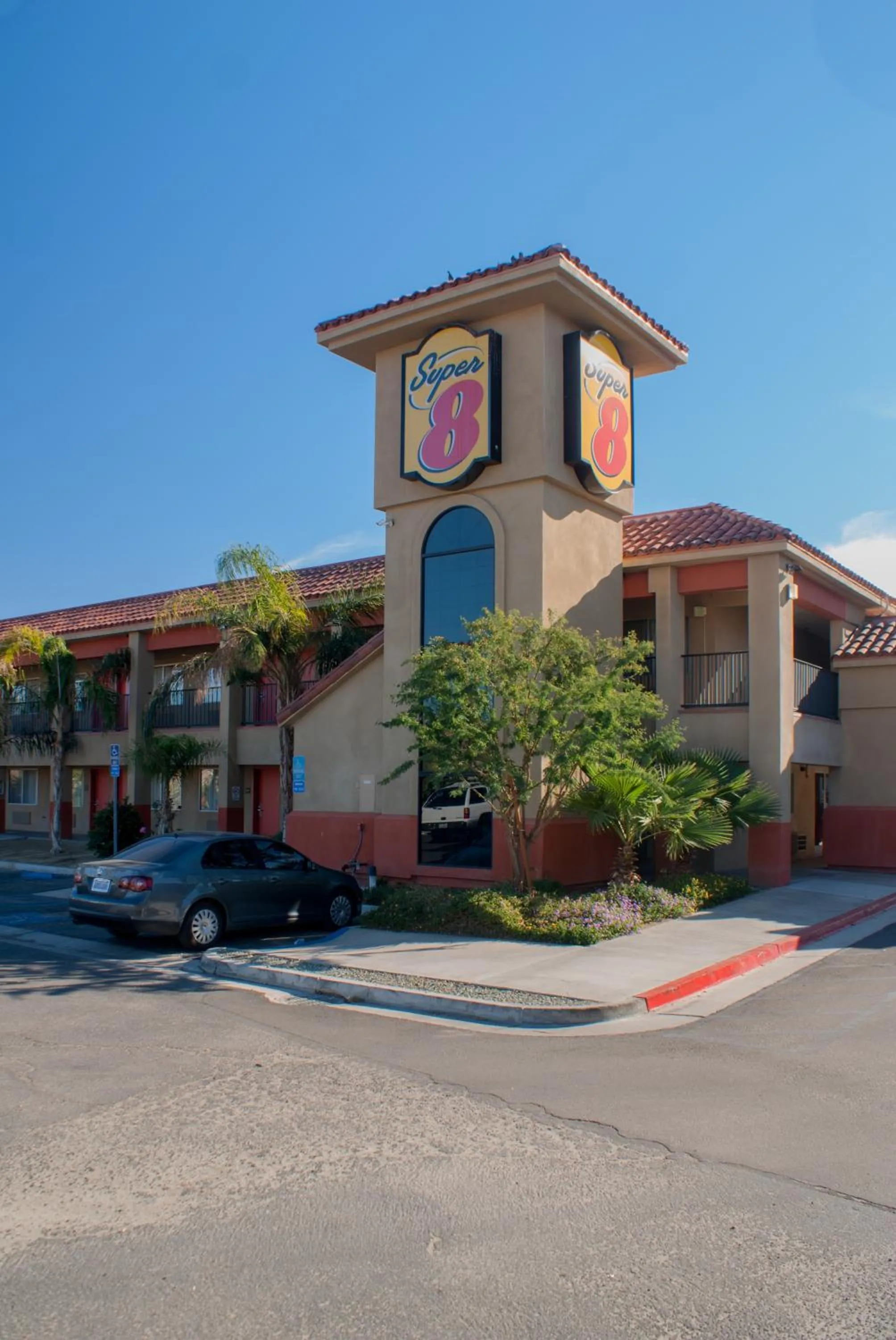 Facade/entrance in Super 8 by Wyndham Indio