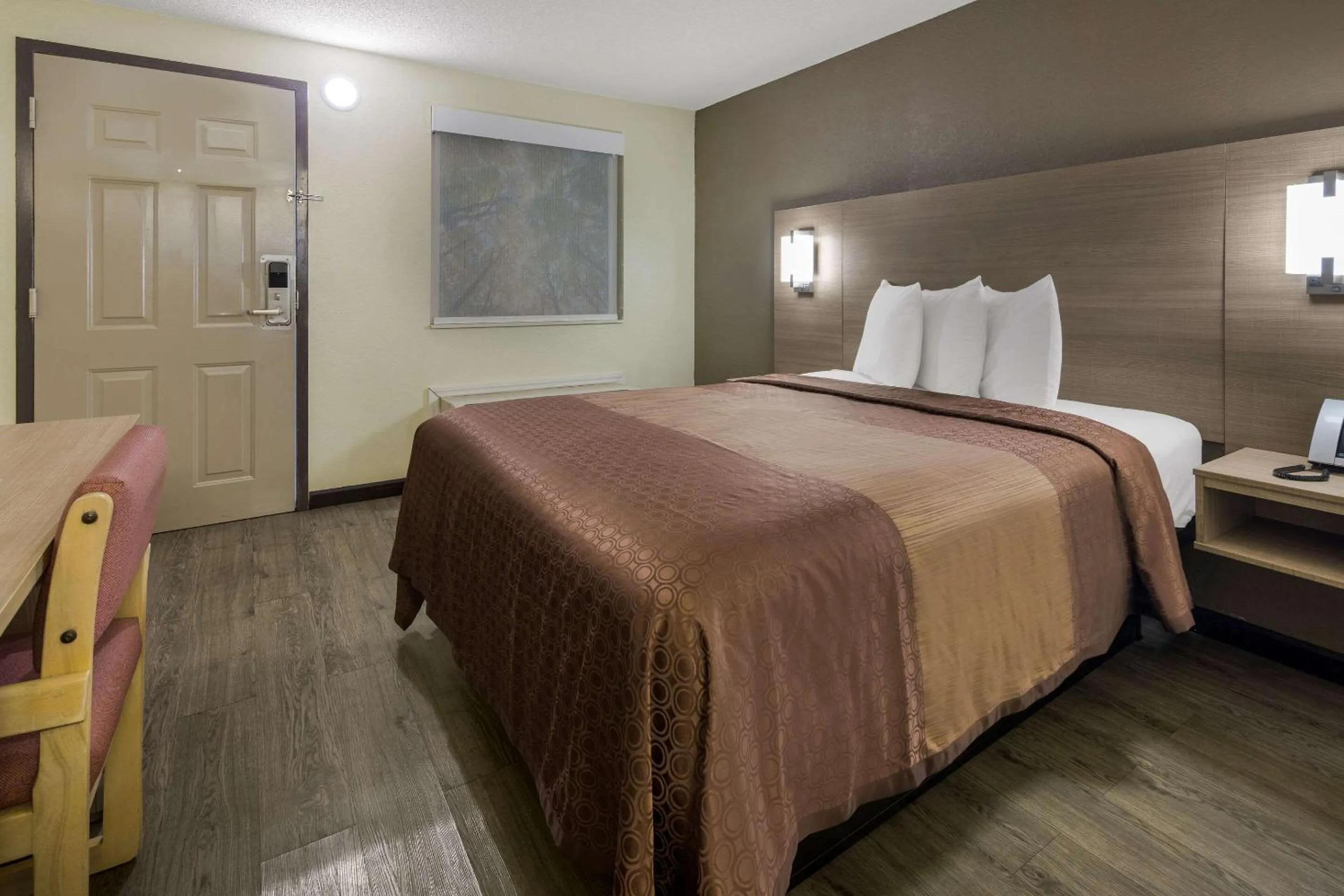 Bedroom, Bed in Rodeway Inn Ardmore I-65