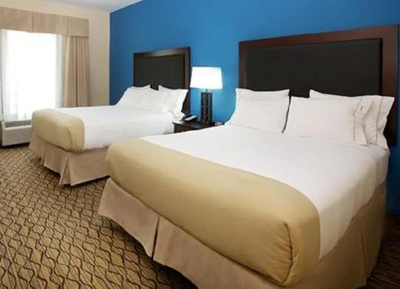 Bed in Holiday Inn Express and Suites Bossier City Louisiana Downs by IHG
