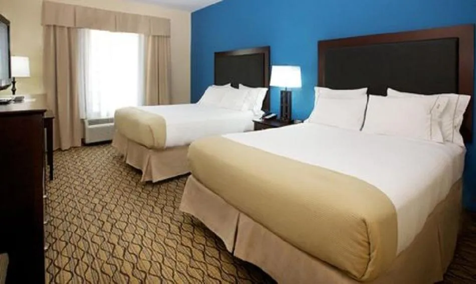 Bed in Holiday Inn Express and Suites Bossier City Louisiana Downs by IHG