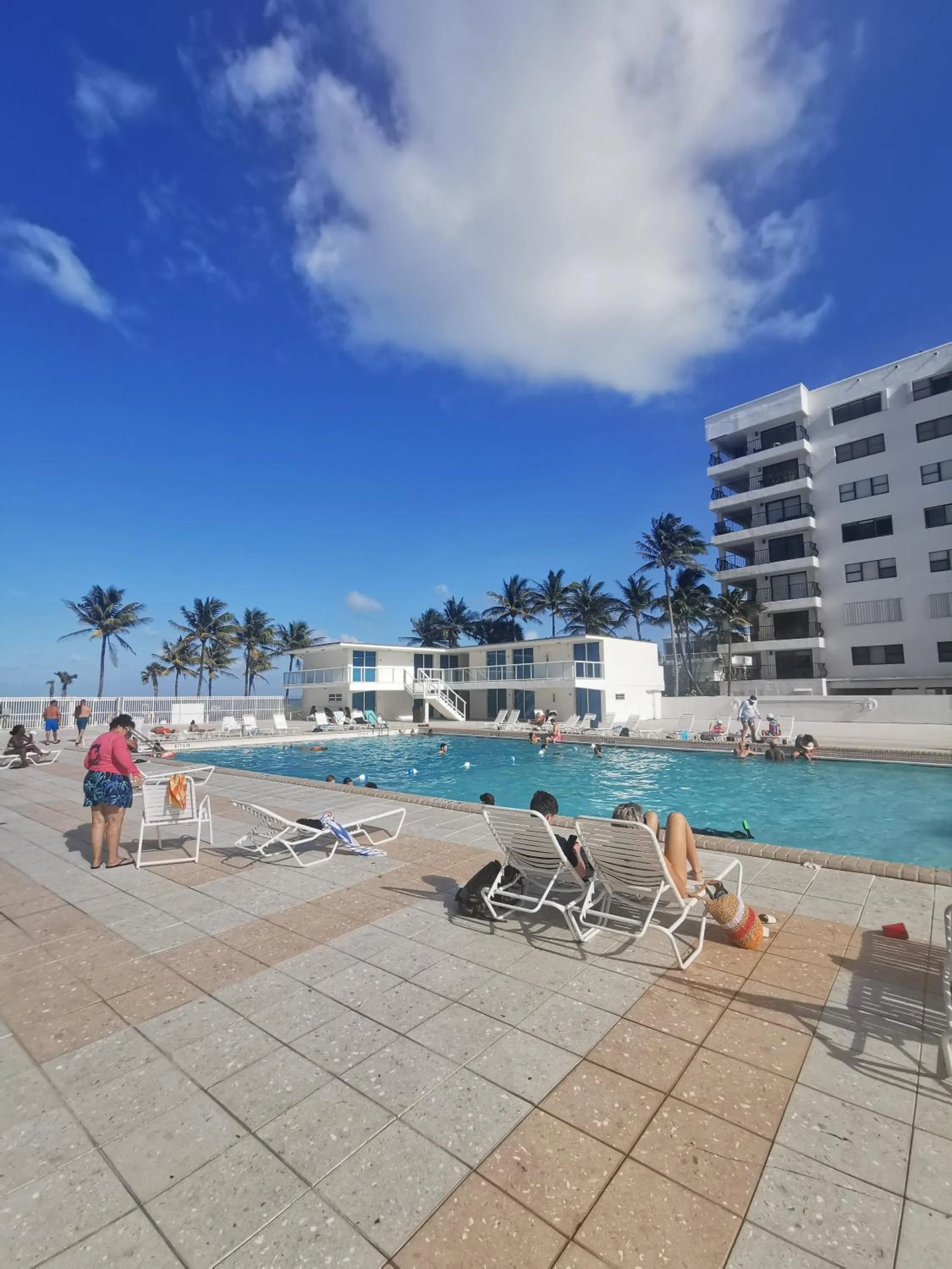 Swimming pool in New Point Miami Beach Apartments