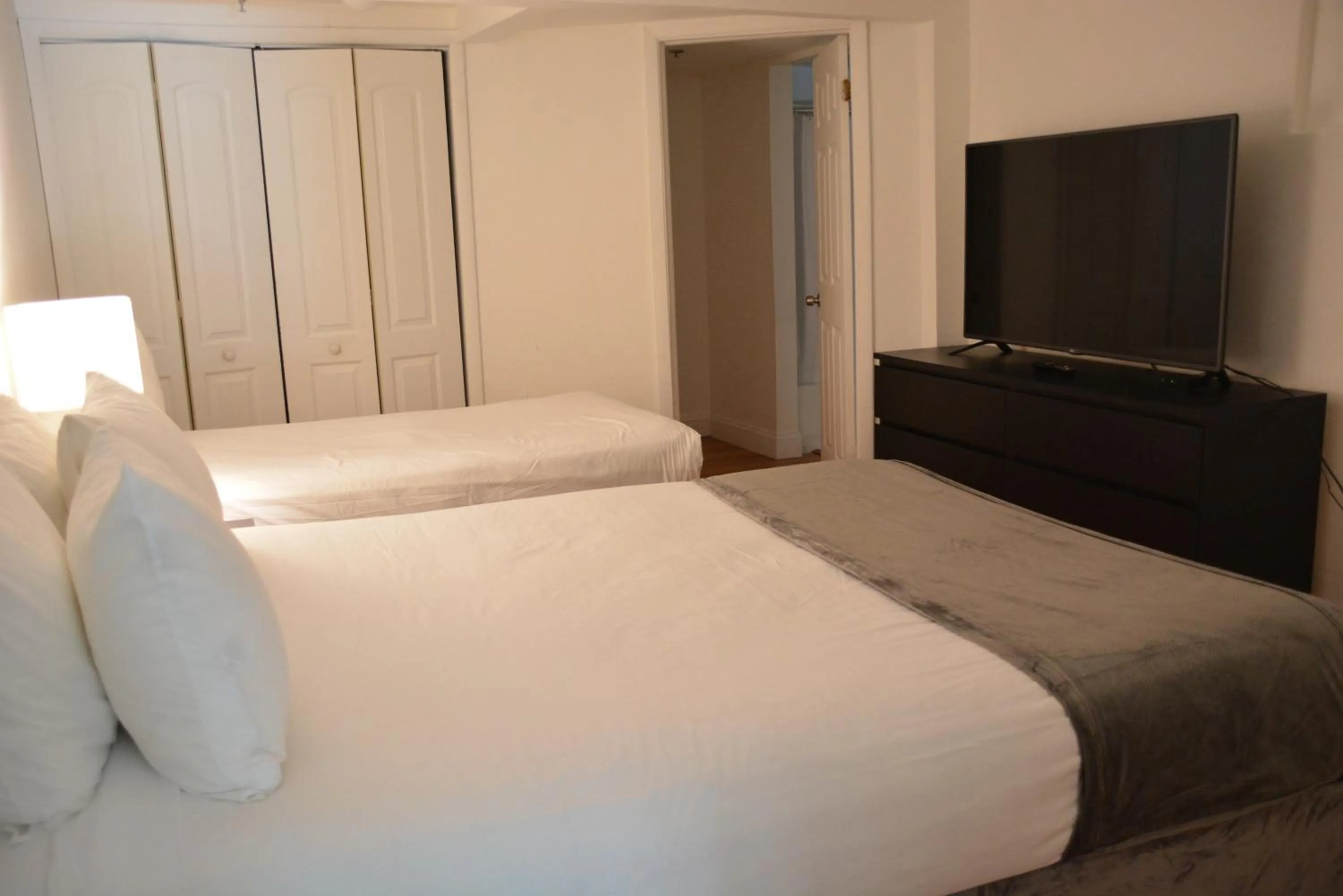 Bedroom, Bed in New Point Miami Beach Apartments