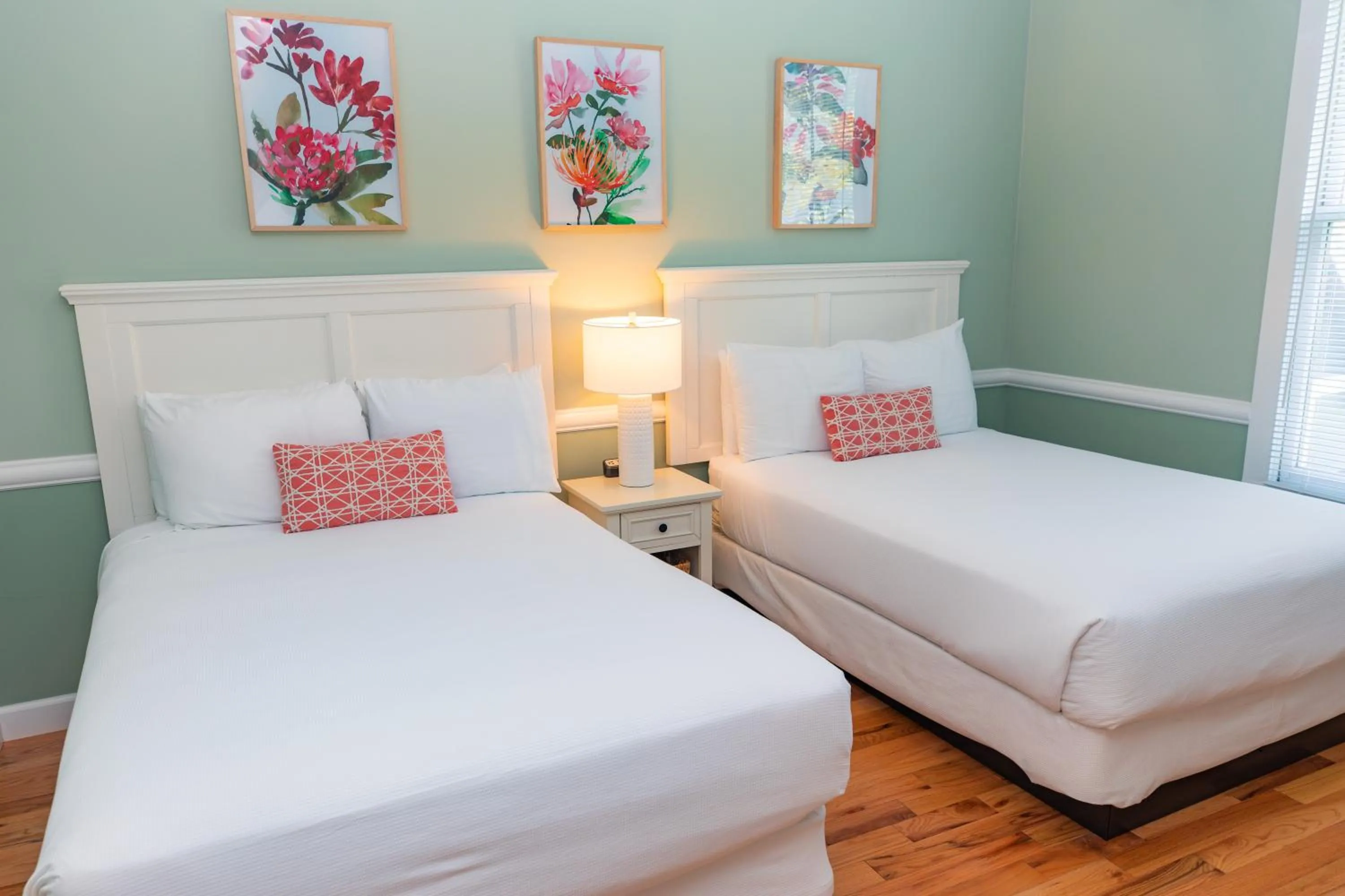 Bedroom, Bed in Island House Hotel