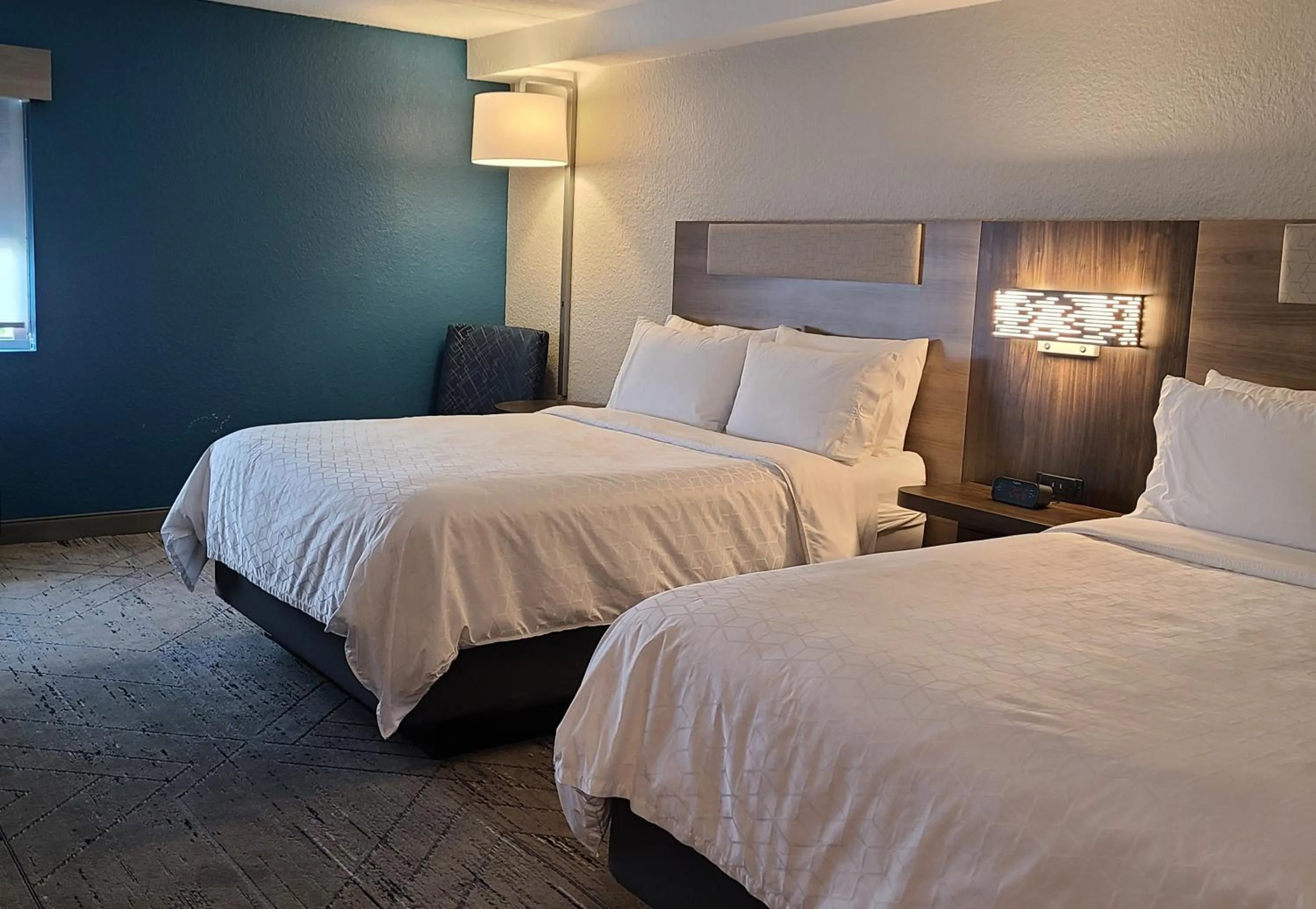 Bedroom, Bed in Holiday Inn Express Fort Lauderdale North - Executive Airport by IHG