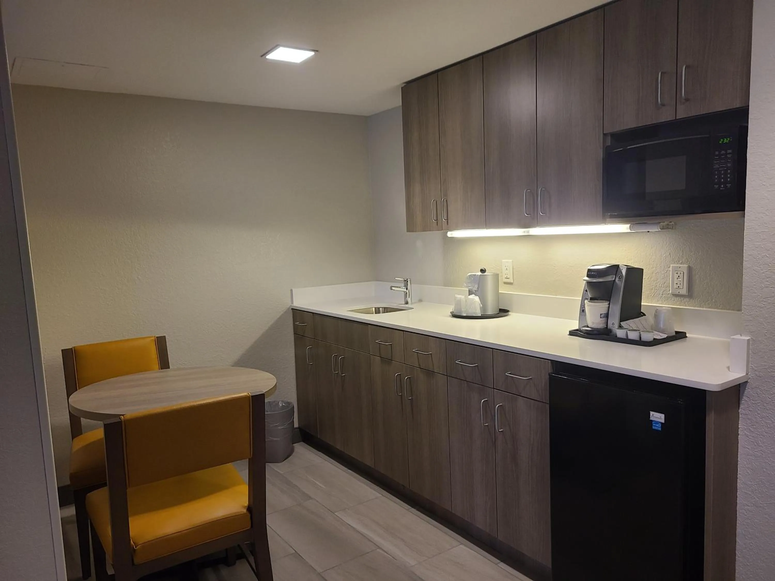 Coffee/tea facilities in Holiday Inn Express Fort Lauderdale North - Executive Airport by IHG