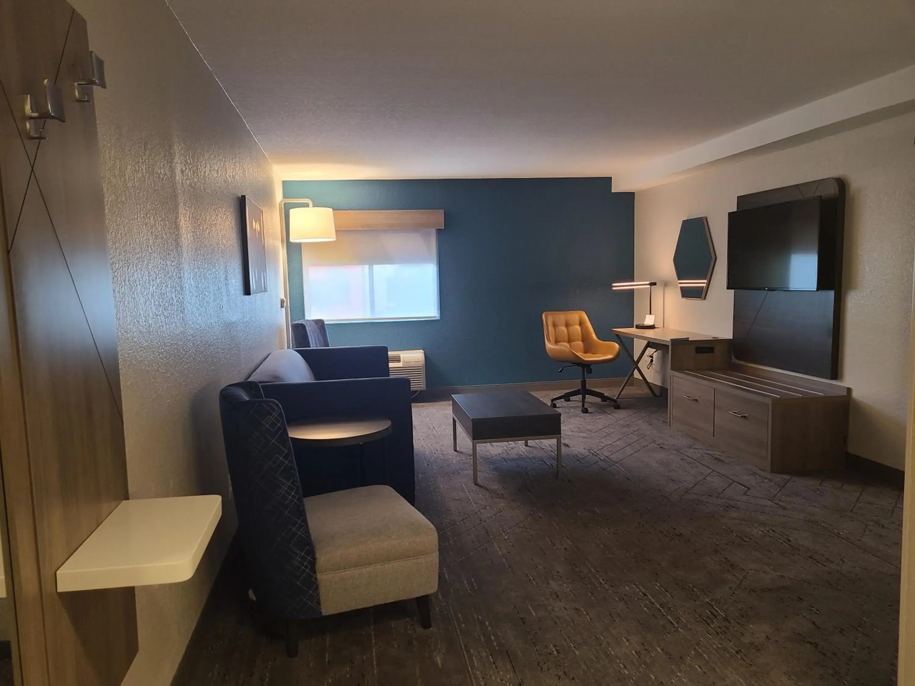 One-Bedroom Suite with Two Queen and One Sofa Bed in Holiday Inn Express Fort Lauderdale North - Executive Airport by IHG One-Bedroom Suite with Two Queen and One Sofa Bed in Holiday Inn Express Fort Lauderdale North - Executive Airport by IHG