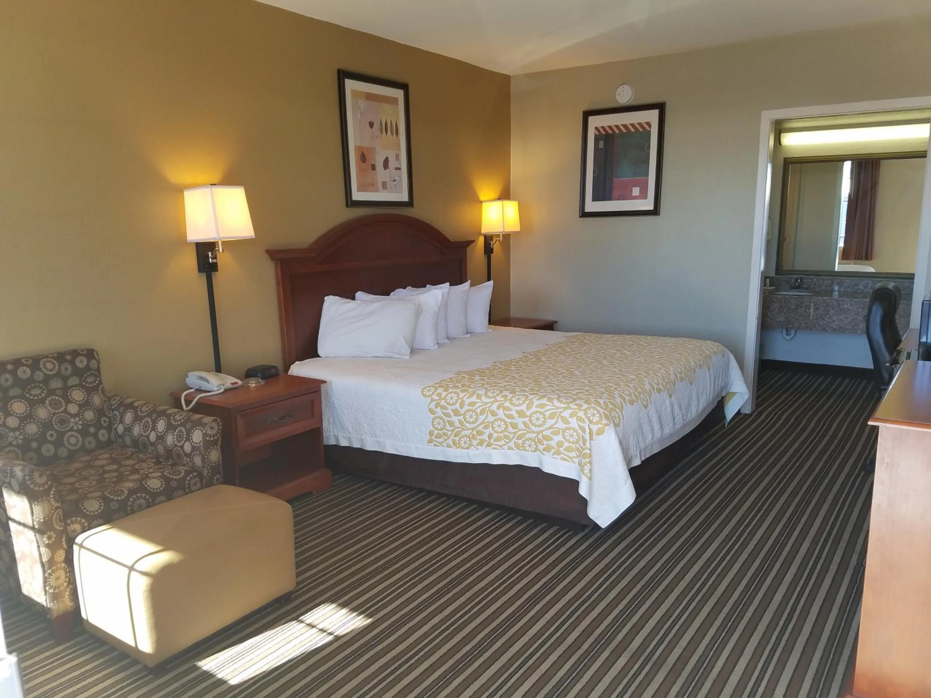 Bed in Days Inn by Wyndham Leesville