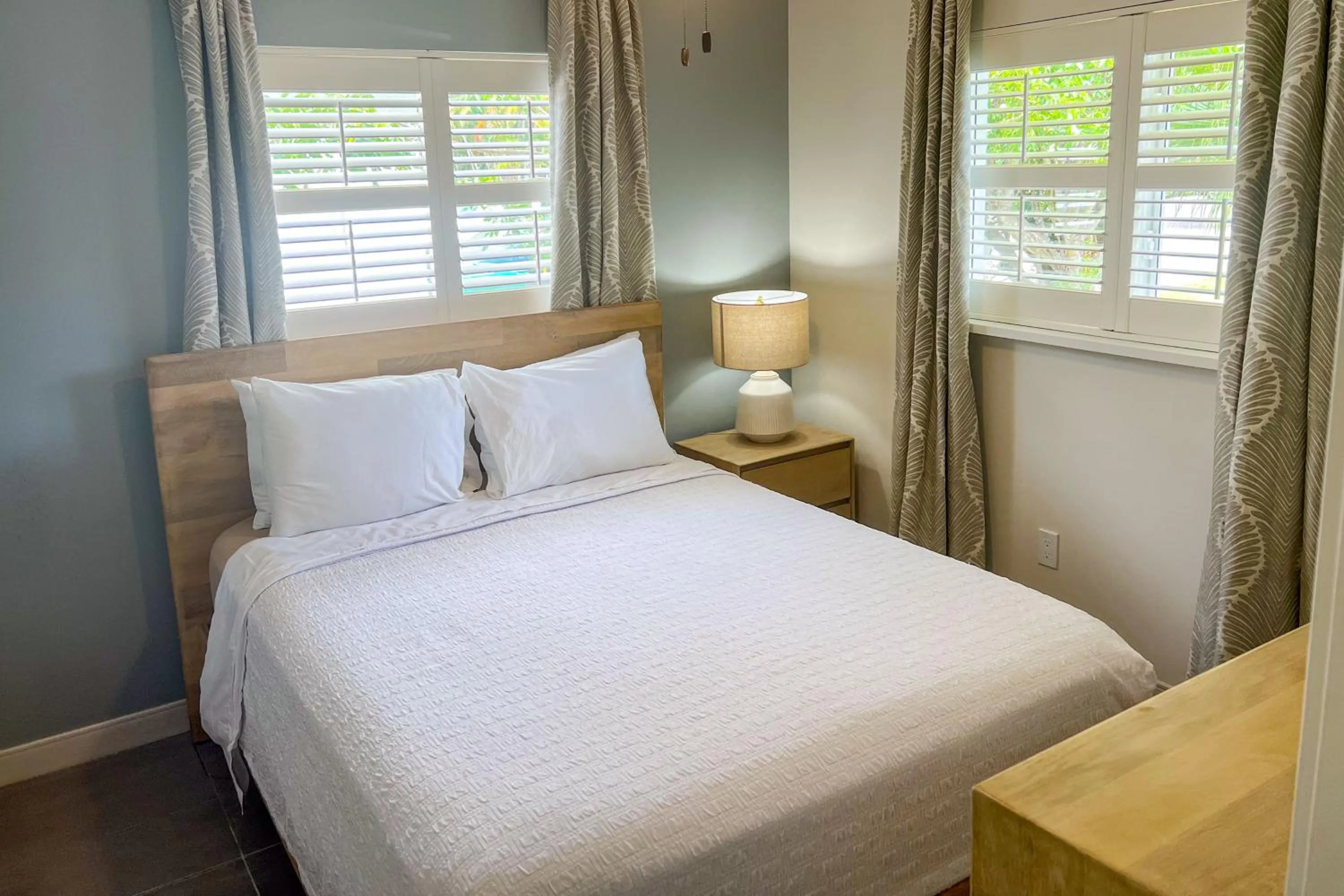 Bedroom, Bed in Marco Island Lakeside Inn