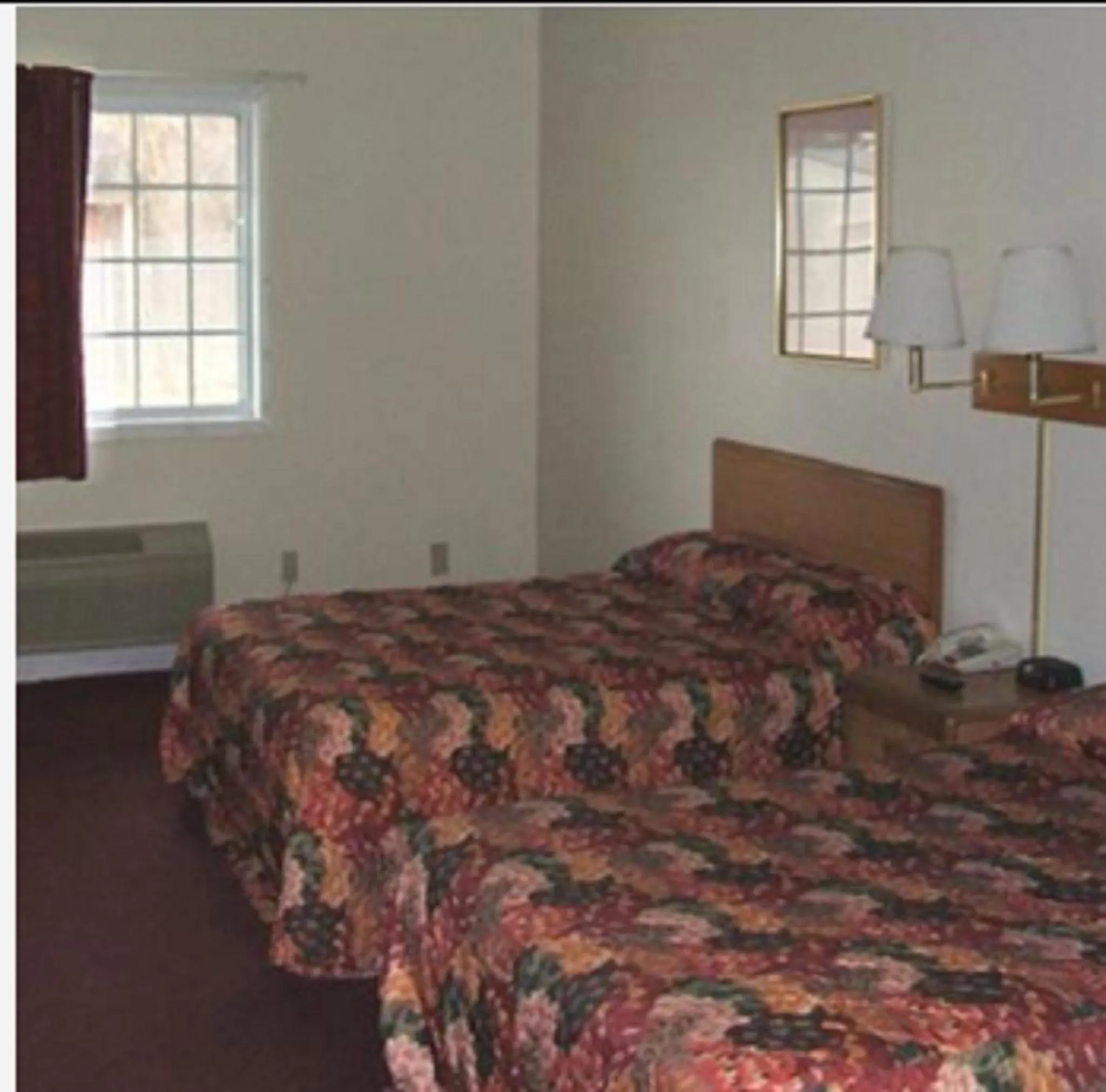 Photo of the whole room, Bed in Red Carpet Inn Syracuse Airport