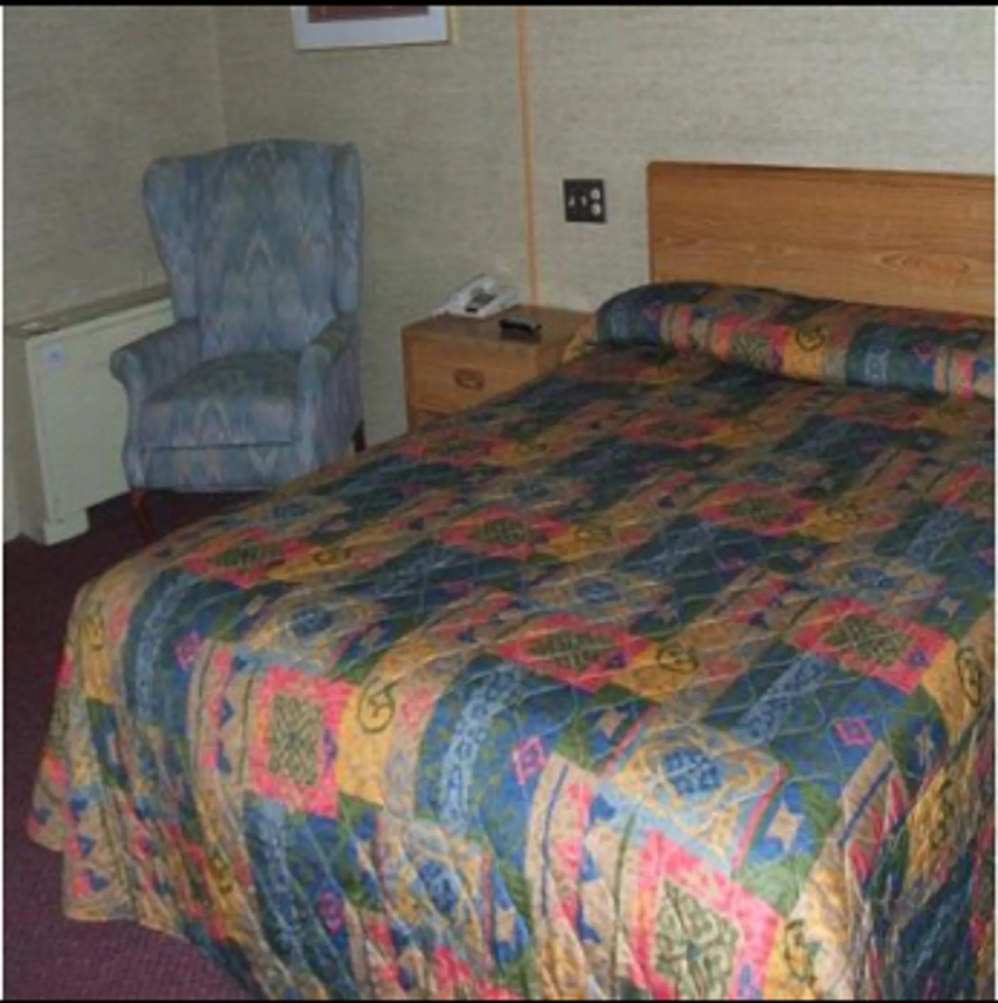 Photo of the whole room, Bed in Red Carpet Inn Syracuse Airport